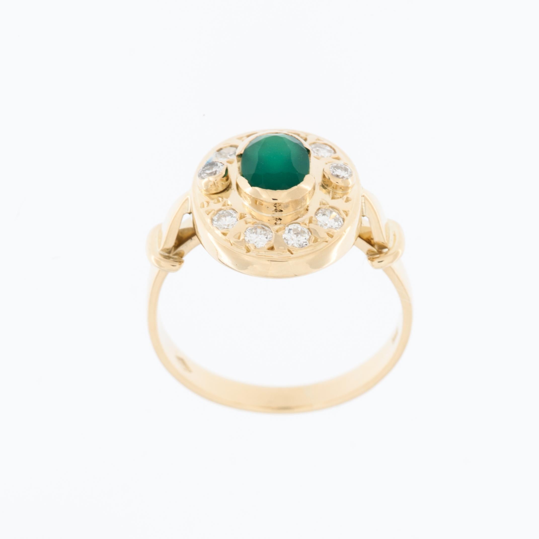 The emerald has meaning as a precious gem that expresses the magical, thaumaturgical and sapiential essence that is hidden in our heart and in that of all creation. Its esoteric value is among the greatest since the freest spirits of nature, the