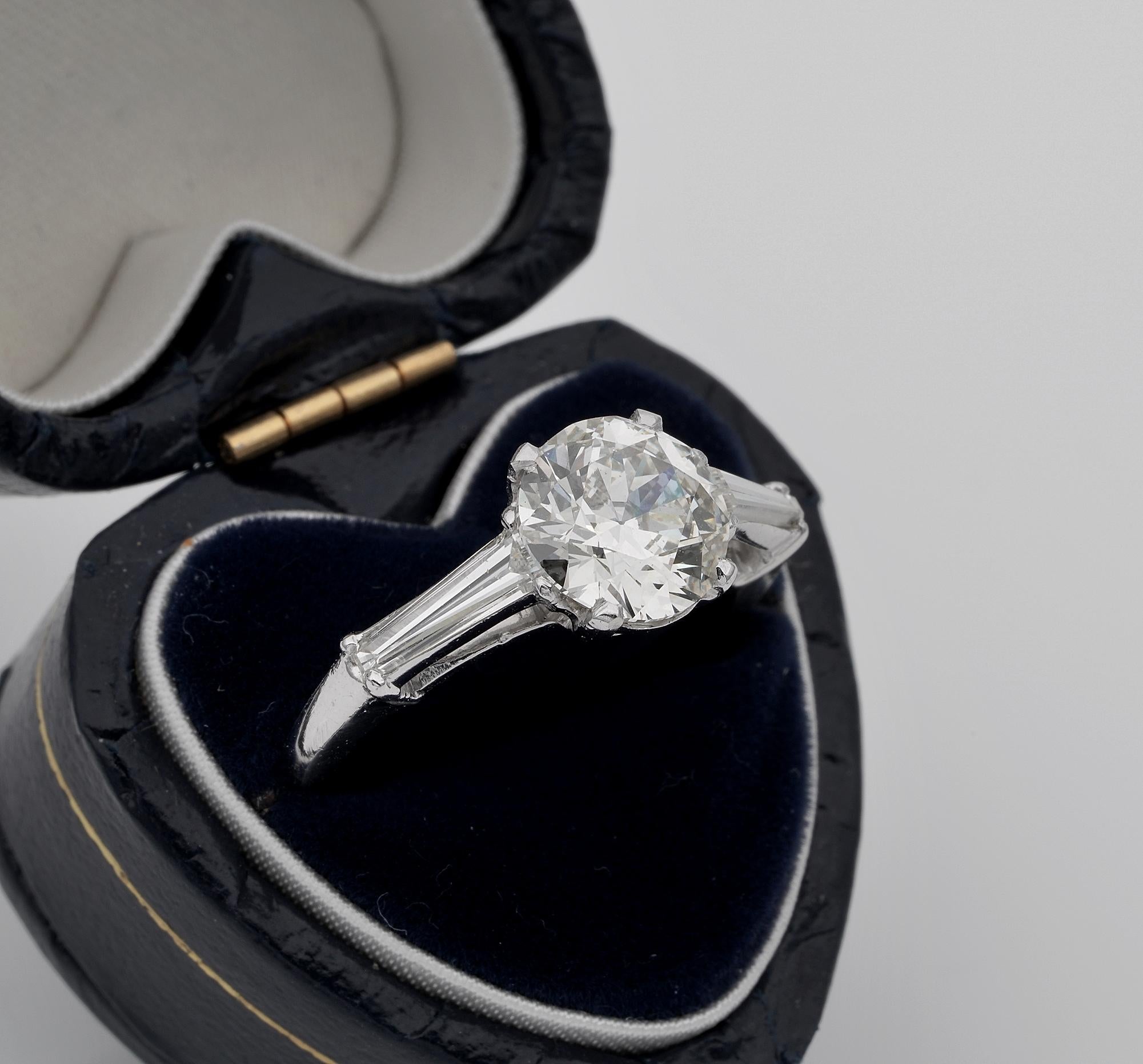 French Art Deco 1.90 Ct Diamond Solitaire Plus Platinum Engagement Ring In Good Condition For Sale In Napoli, IT