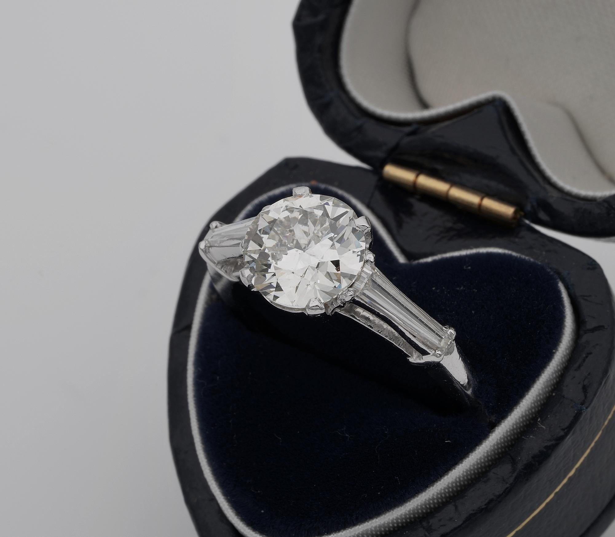 French Art Deco 1.90 Carat Diamond Solitaire Plus Platinum Engagement Ring In Good Condition For Sale In Napoli, IT