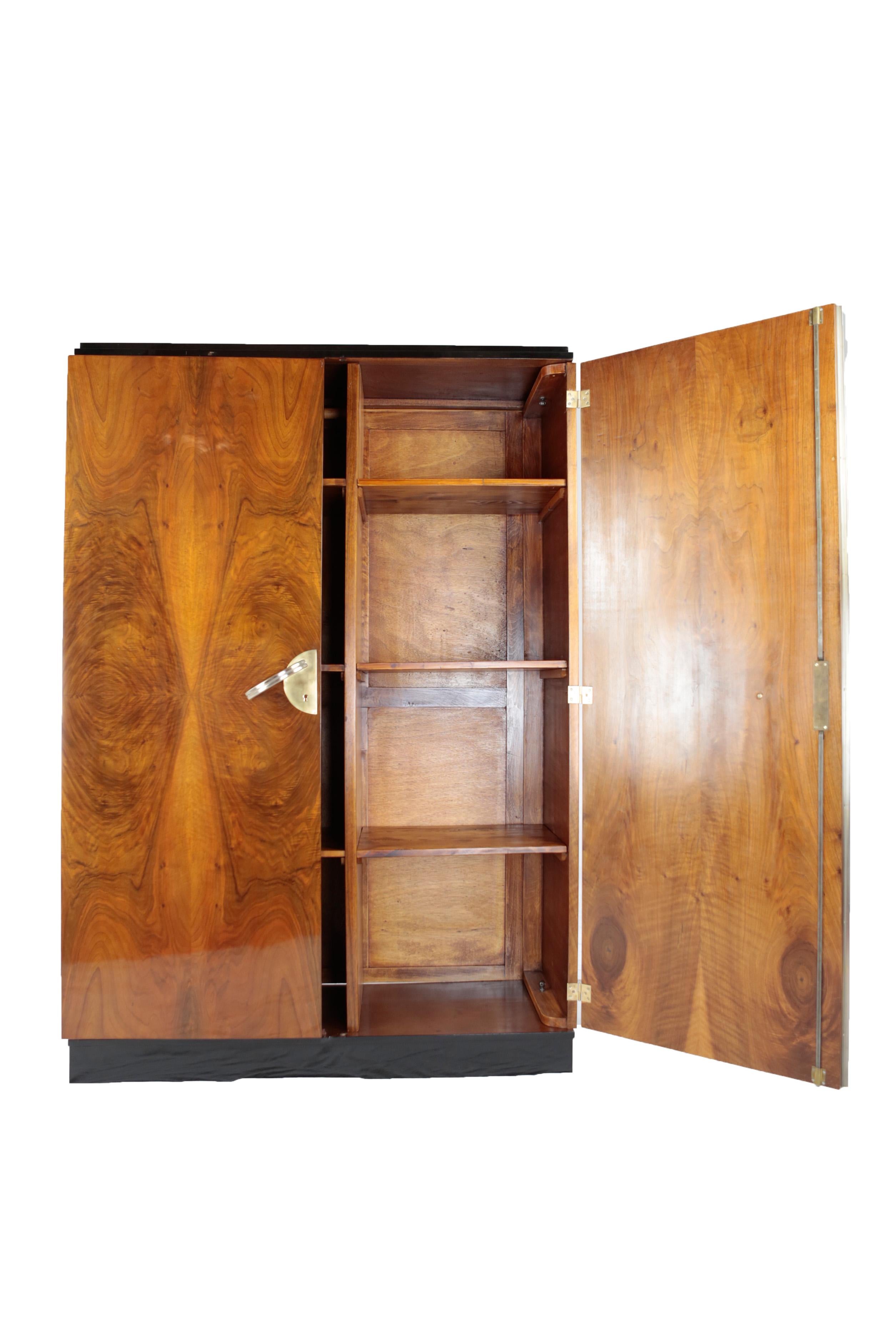 • 1920s Art Deco cupboard
• France, Paris
• Nutwood
• Two-door
• Divisible
• shelves and clothing rack
• Restored state
• French shellac hand polish
• Measures: Height 174 cm, width 120 cm, depth 44 cm.










  