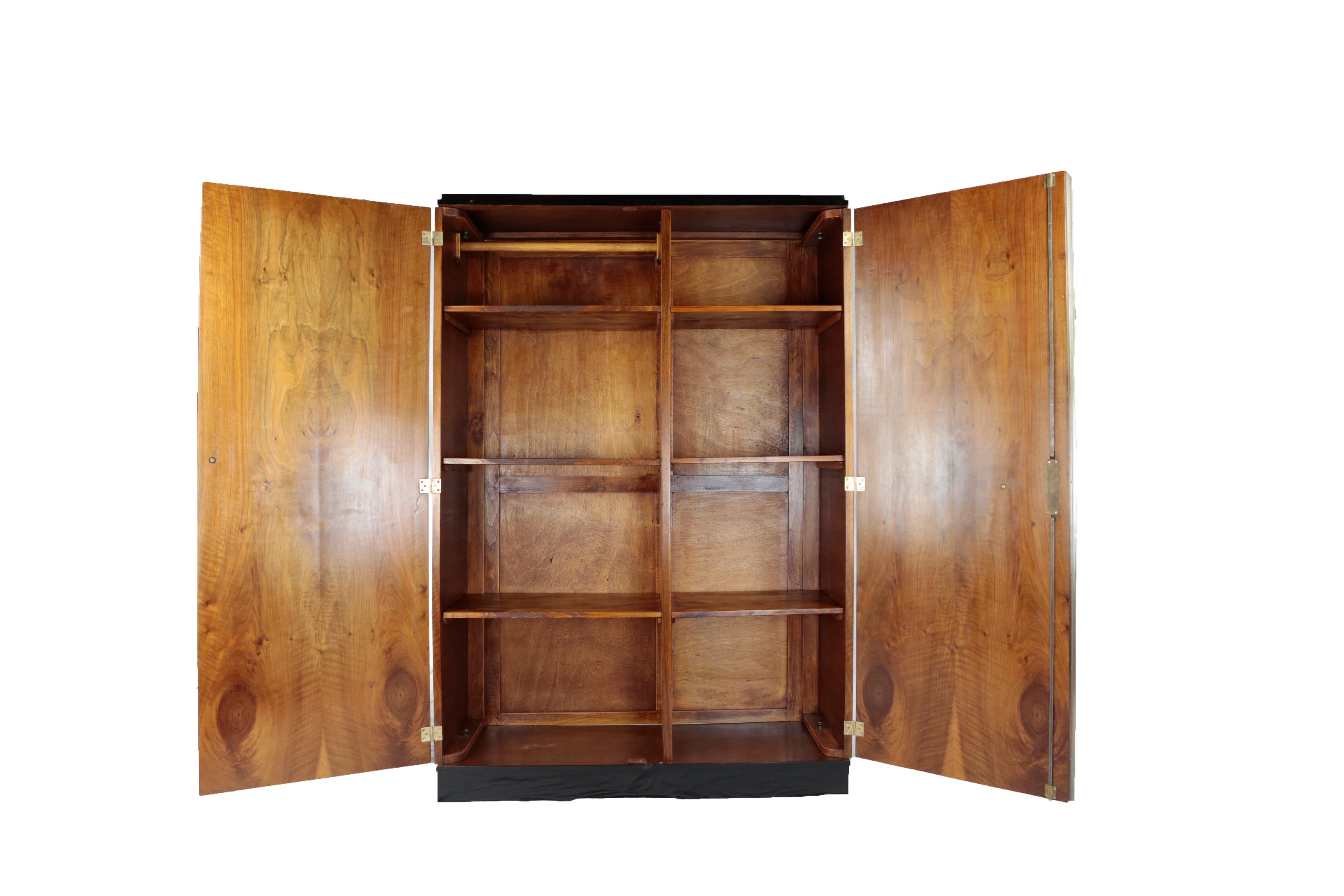 French Art Deco 1920s Cupboard Paris Nutwood with Brass Mountings In Good Condition For Sale In Muenster, NRW
