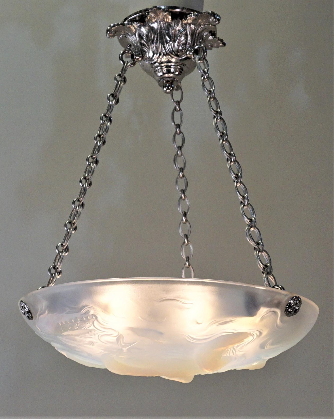 French Art Deco 1920s Opalescent Glass Chandelier In Good Condition In Fairfax, VA