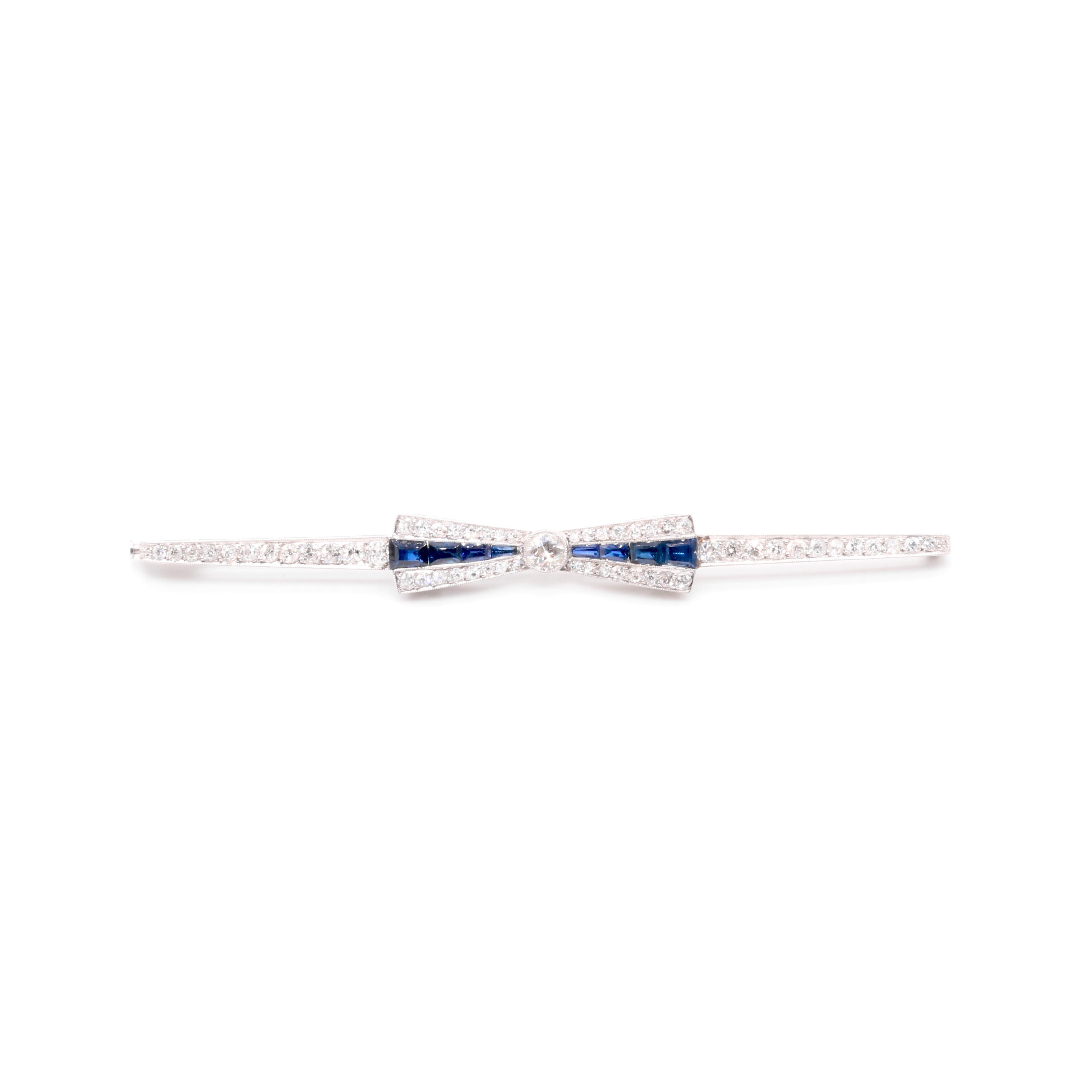 Women's or Men's French Art Deco 1920s Platinum 2.88tgw Sapphire and Old Cut Diamond Bow Brooch For Sale