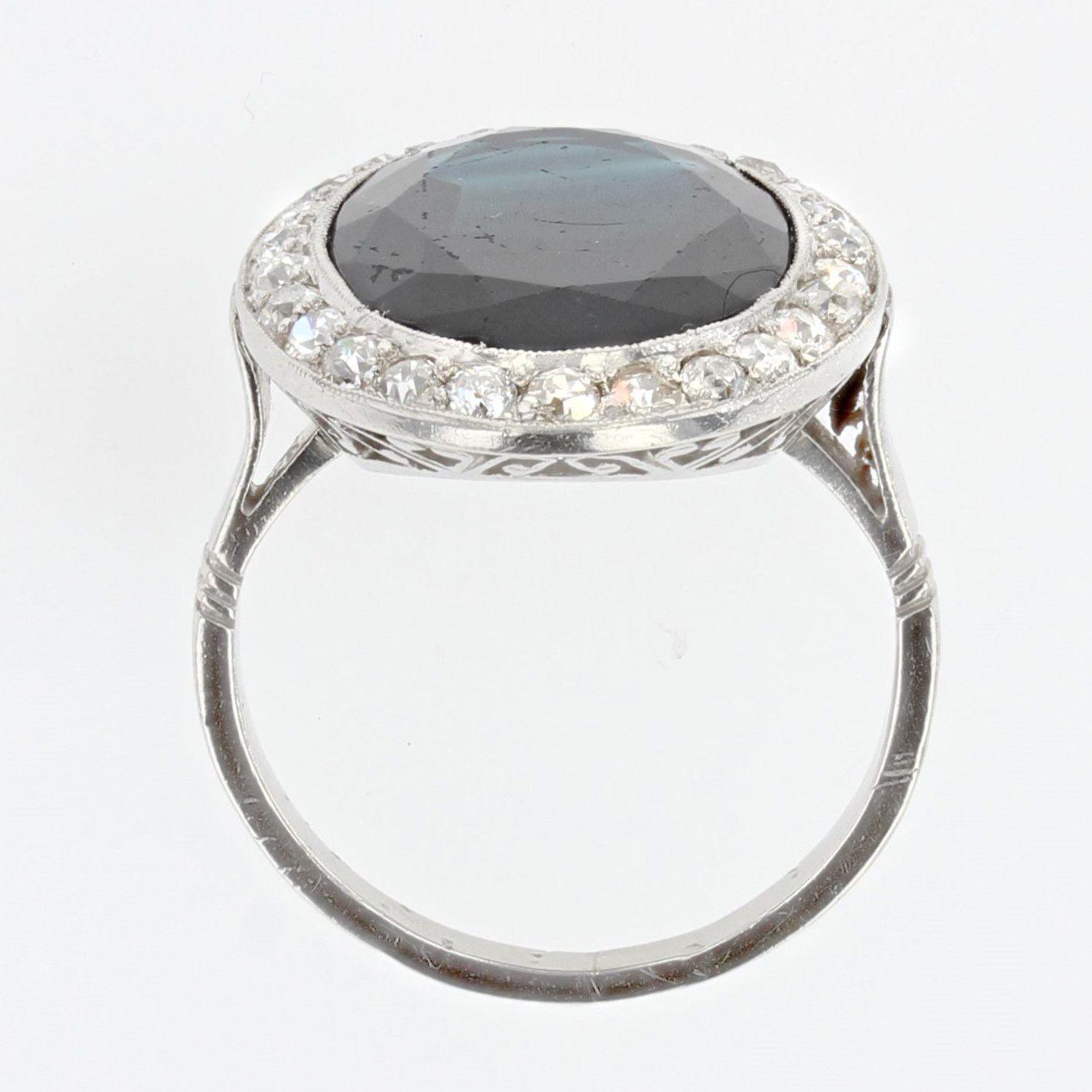 French Art Deco 1925s 7 Carats Sapphire Diamonds Platinum Ring For Sale 5