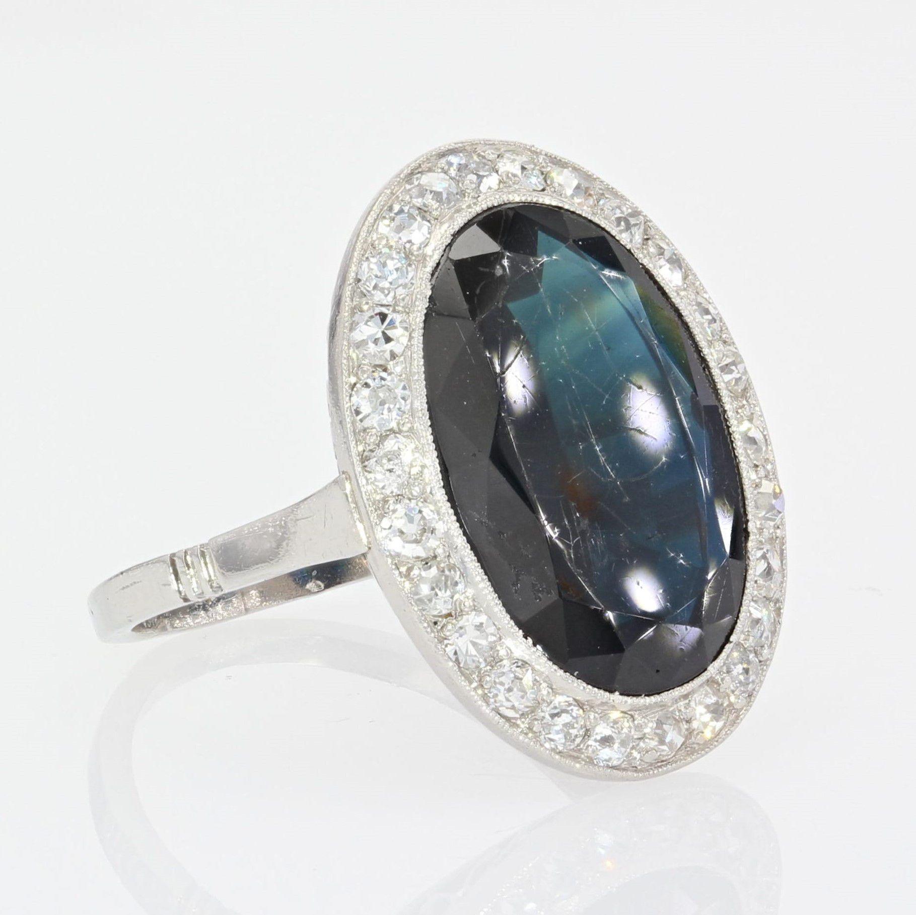 French Art Deco 1925s 7 Carats Sapphire Diamonds Platinum Ring For Sale 4
