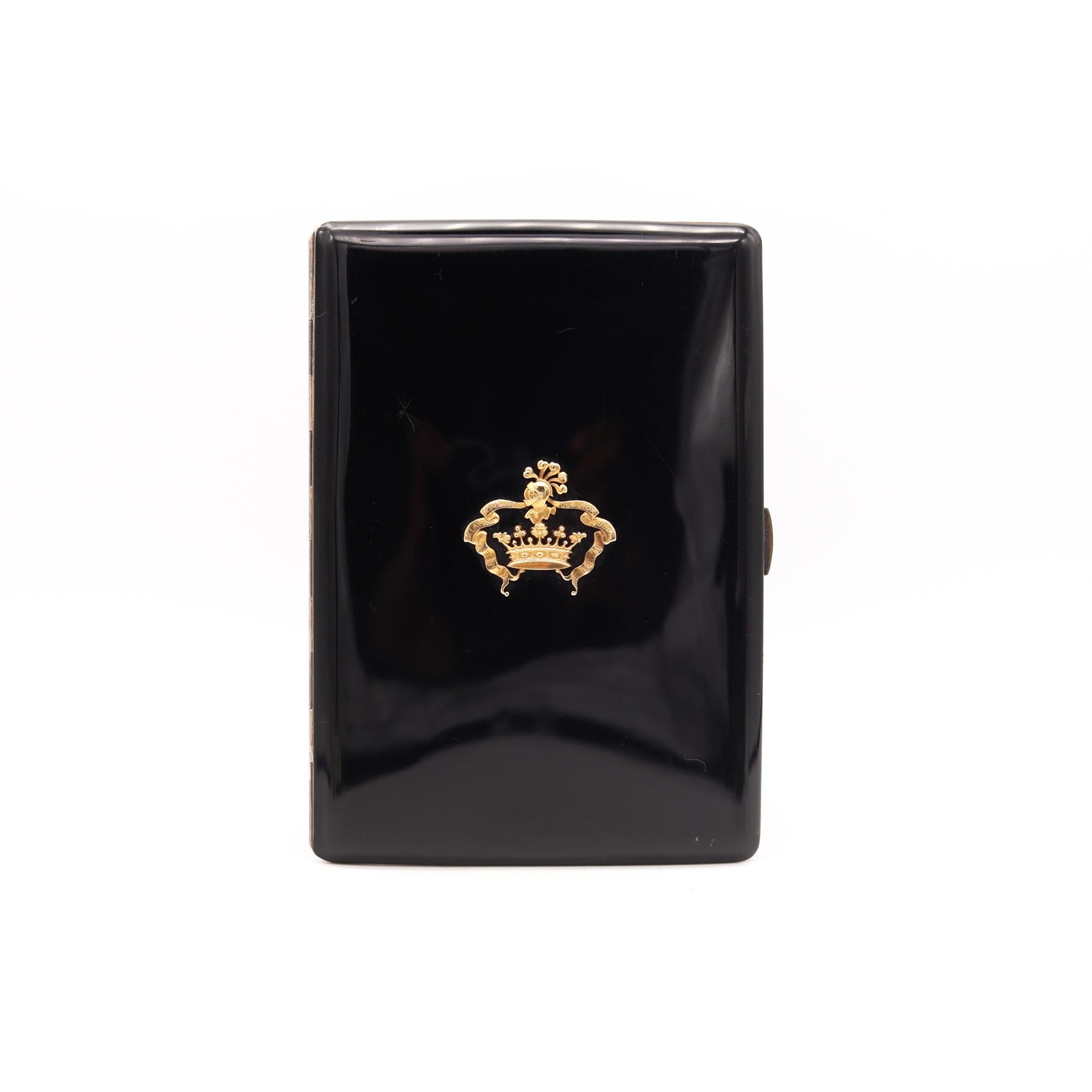 French lacquered case with the crest of the Zorrilla Family.

Magnificent cigarette case holder, created in Paris France, back in the 1929. Crafted at the atelier of the goldsmith Paul Delahais in solid .950/.999 sterling silver with gilded