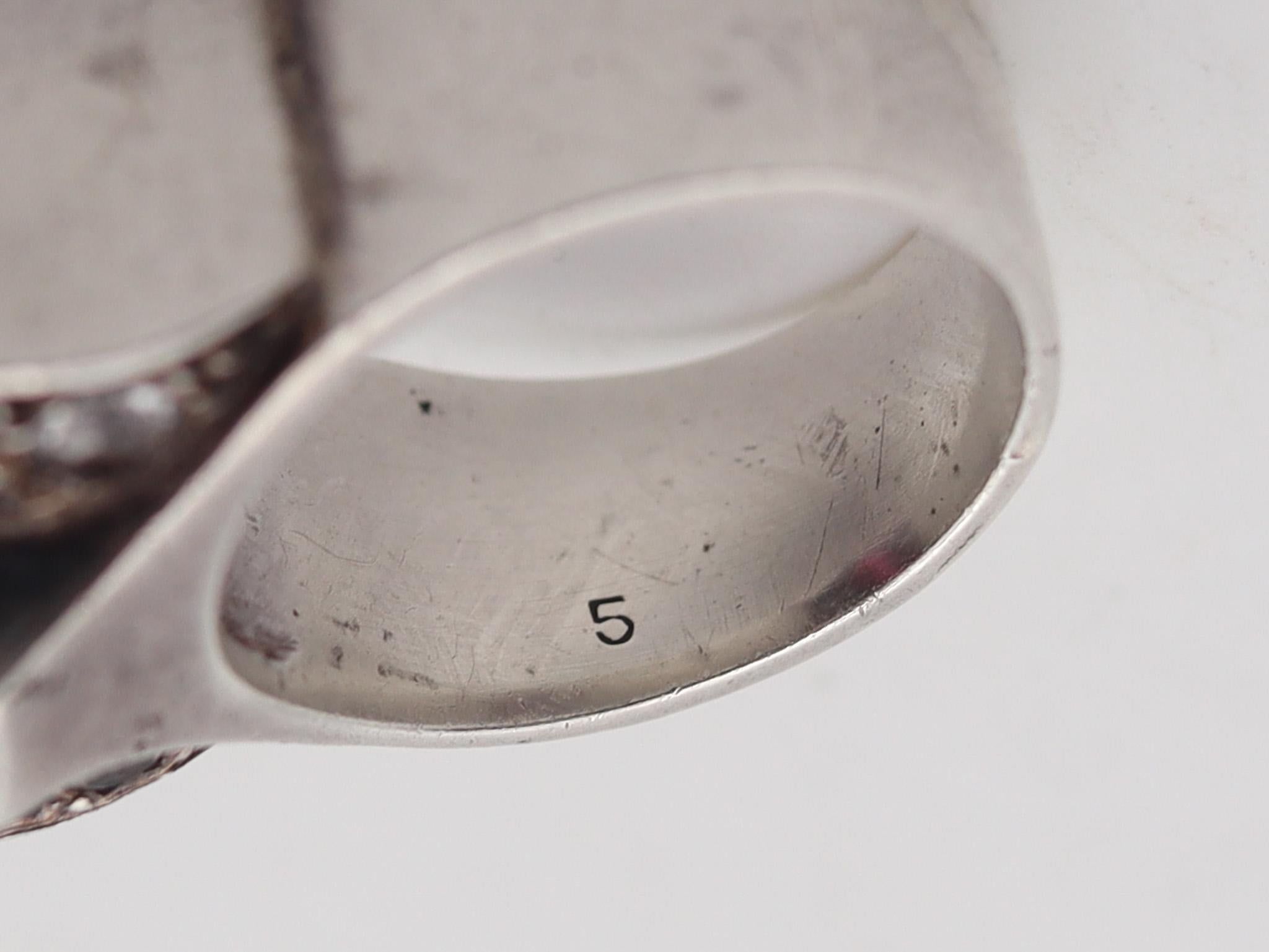 French Art Deco 1930 Cocktail Ring In Sterling Silver With Synthetic Rubies In Excellent Condition For Sale In Miami, FL