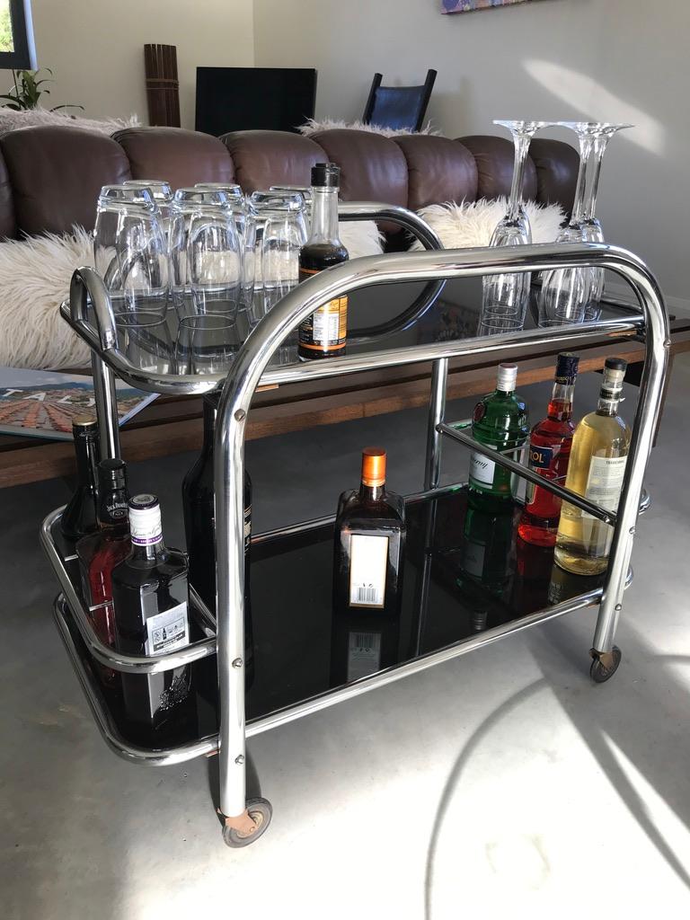 Sought after French Art Deco 1930 drink trolley designed by Jacques Adnet

Two tie drink trolley with re-movable top tray, it very good original condition, it has space for 6 bottles, perfect as a gin or whiskey bar.

Measurements: H 66 cm, D 45