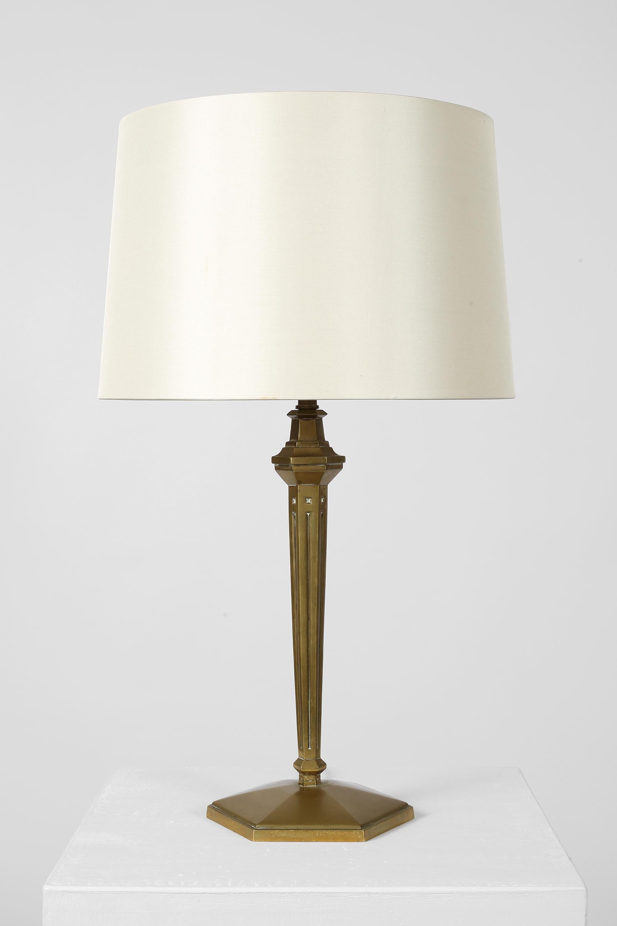 A fine Art Deco table lamp in beautifully patinated cast bronze with hexagonal, faceted stem and base.

Supplied with an off-white dupion silk shade.