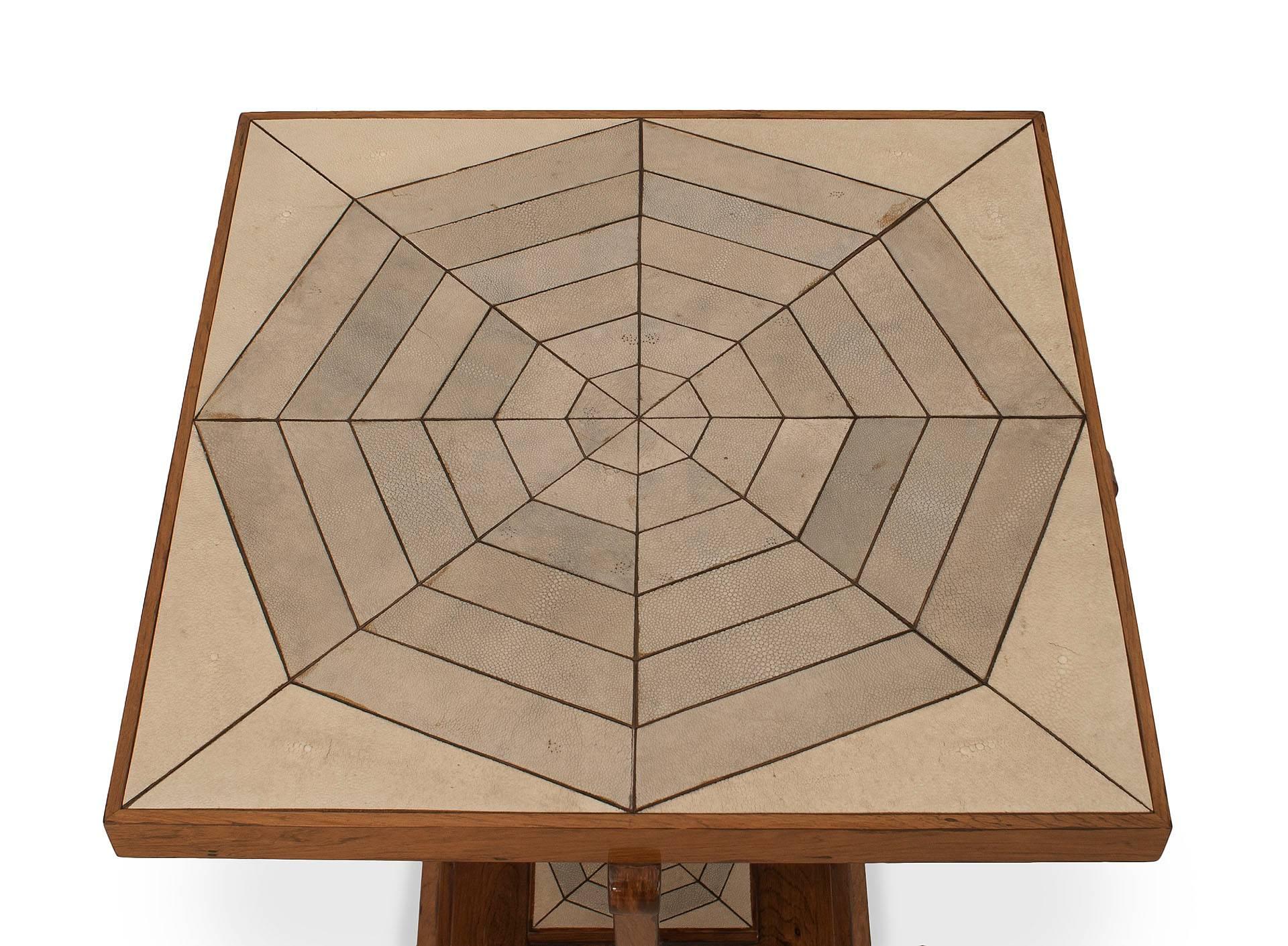 Art déco Table d'extrémité carrée Art Déco française en merisier des années 1930 en vente
