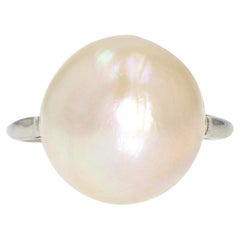 French Art Deco 1930s Mabé Pearl 18 Karat White Gold Platinum Solitaire Ring
