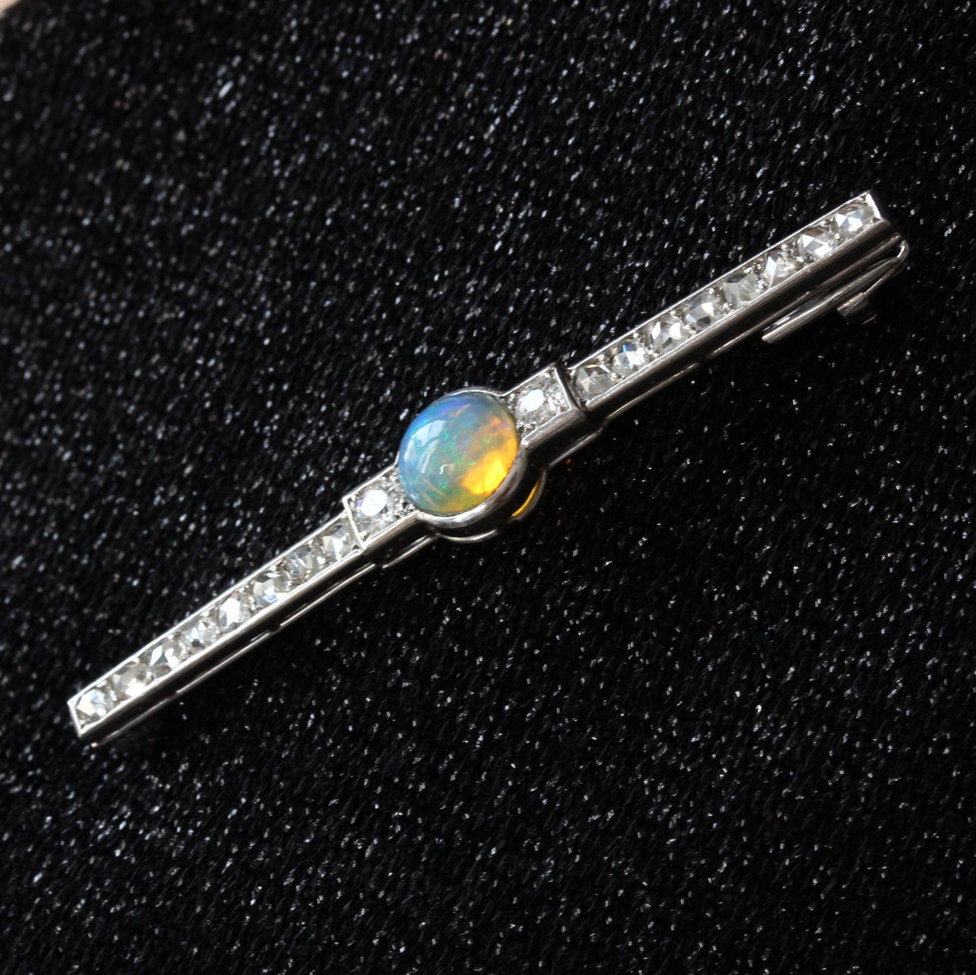 French Art Deco 1930s Opal Diamonds Platinum Brooch For Sale 1