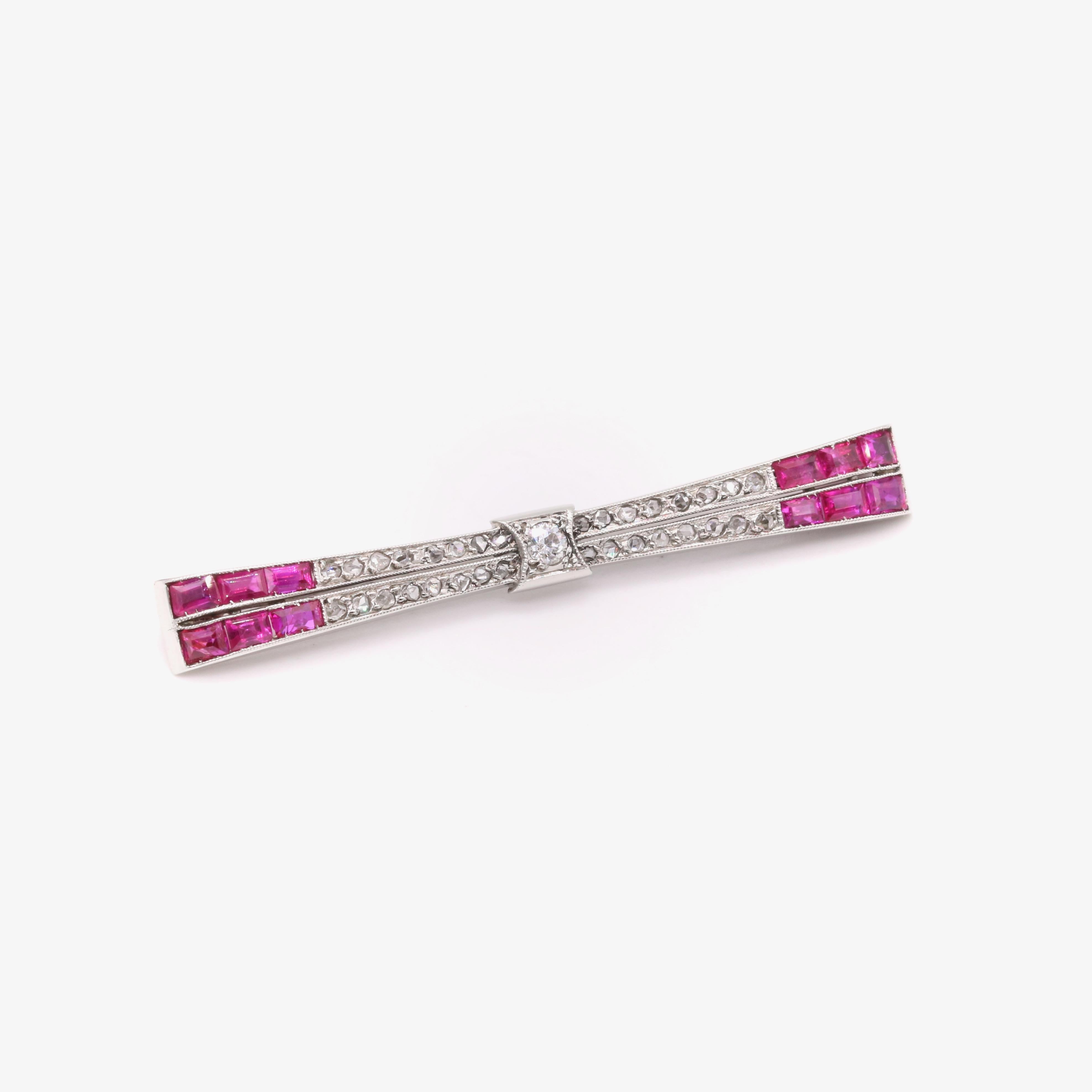 French Art Deco 1930s Platinum Diamond and Ruby Stylised Bow Brooch In Good Condition In Staines-Upon-Thames, GB