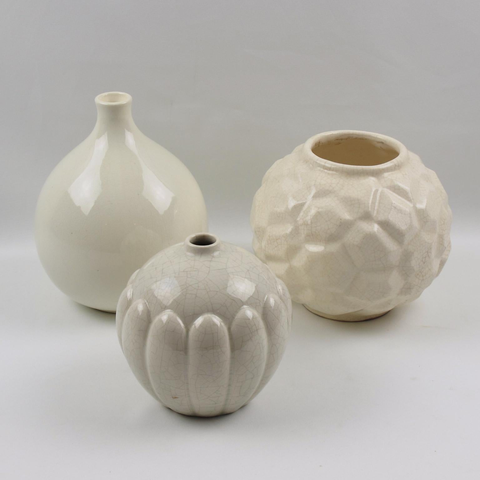 Milieu du XXe siècle Vase en céramique à glaçure craquelée géométrique Saint-Clément, Art déco français, années 1930