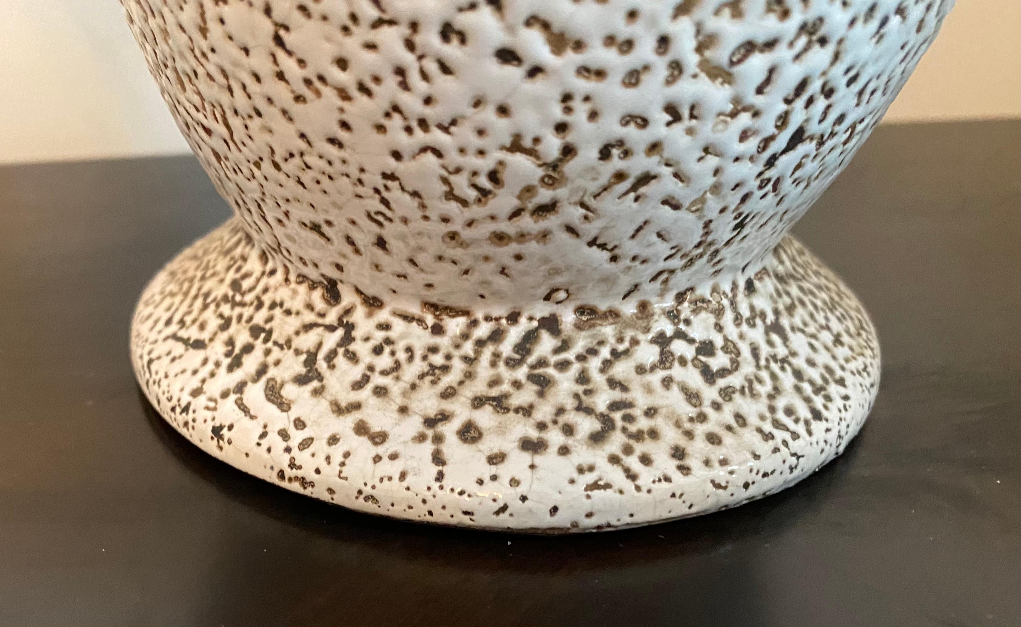 Milieu du XXe siècle Lampe de table torchère en céramique Art Déco français des années 1930 en vente