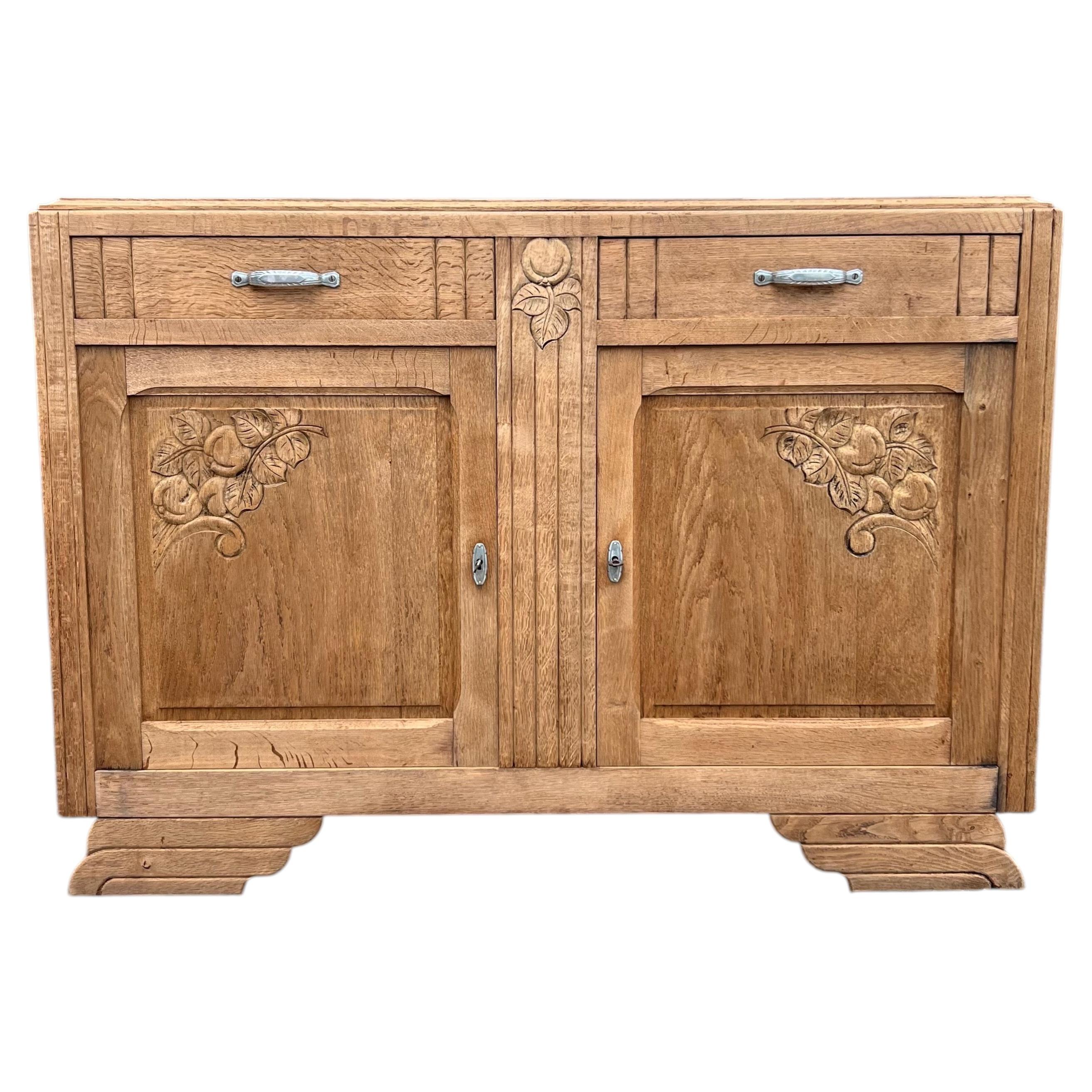 Französisches Art-Déco-Buffet aus gebleichter Eiche mit zwei Türen, um 1935