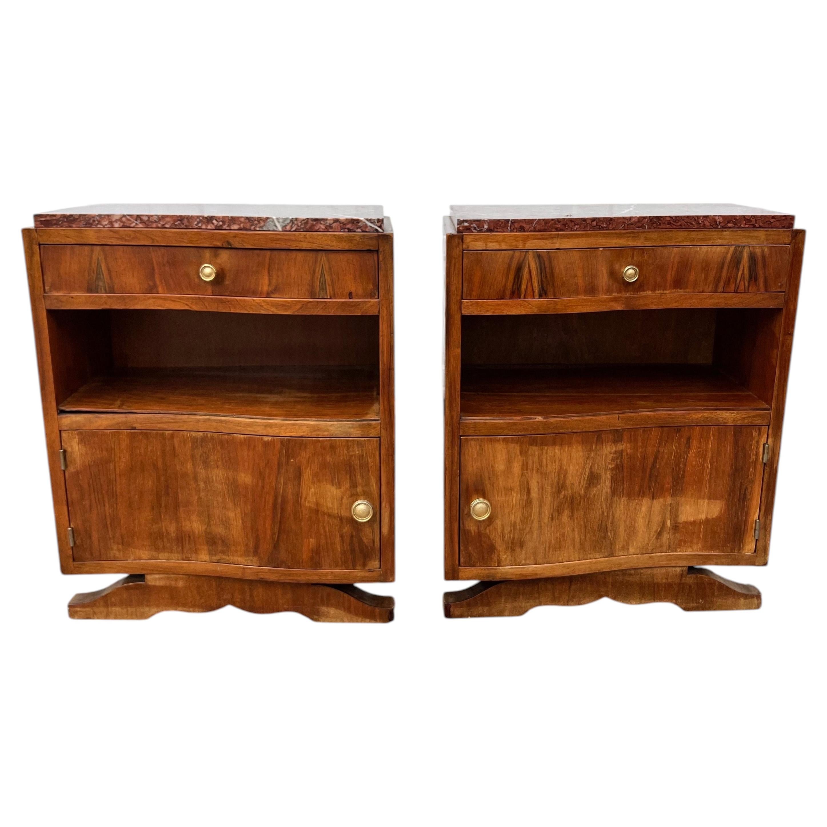 Paire de tables de chevet Art déco françaises de 1935, en noyer avec plateau en marbre