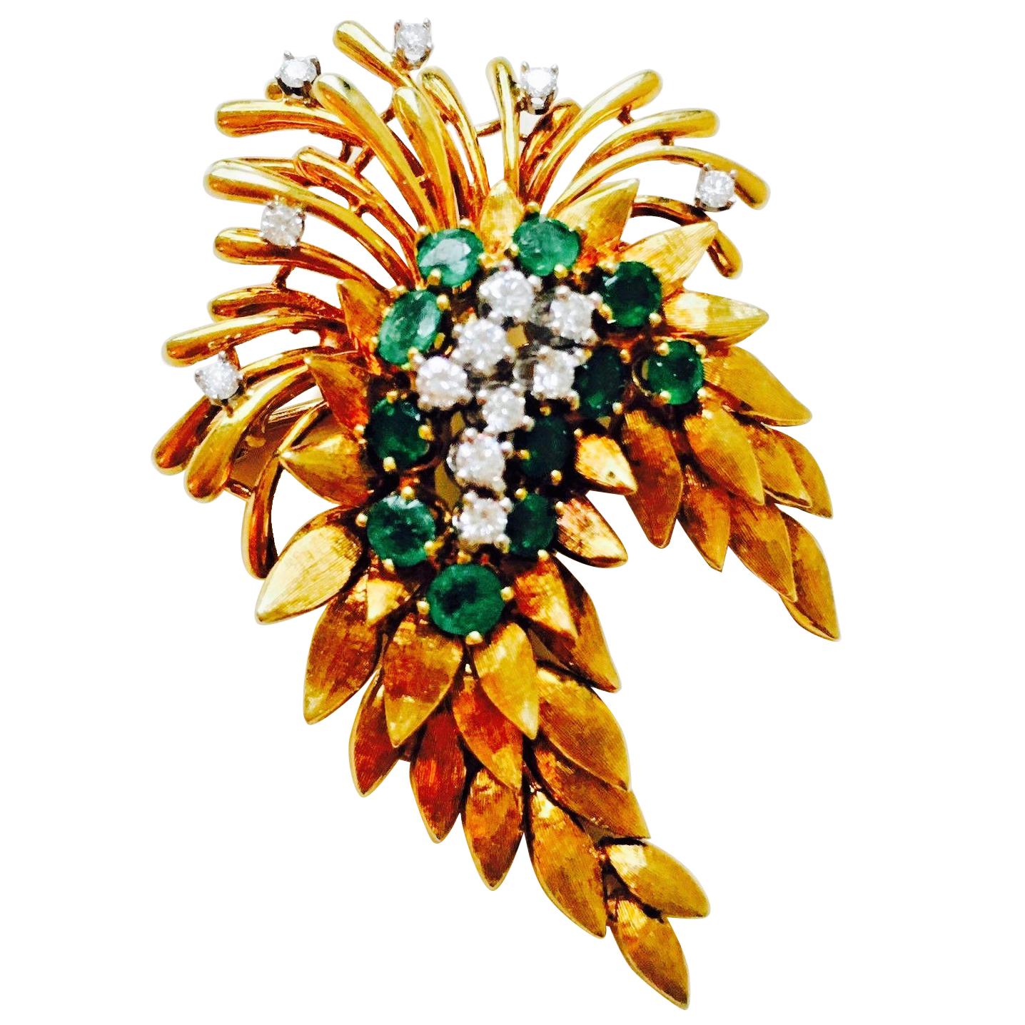 French Art Deco 1940s 18 Karat Gold 4.84 Carat Emerald Diamond Necklace Pendant For Sale