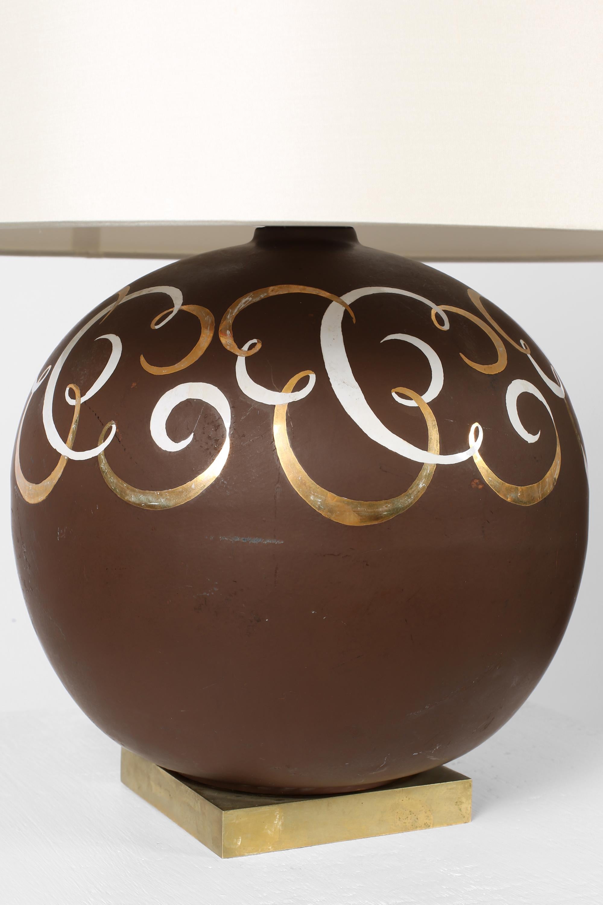 Französische Art Deco 1940er Jahre emaillierte Boule Tischlampe im Angebot 1