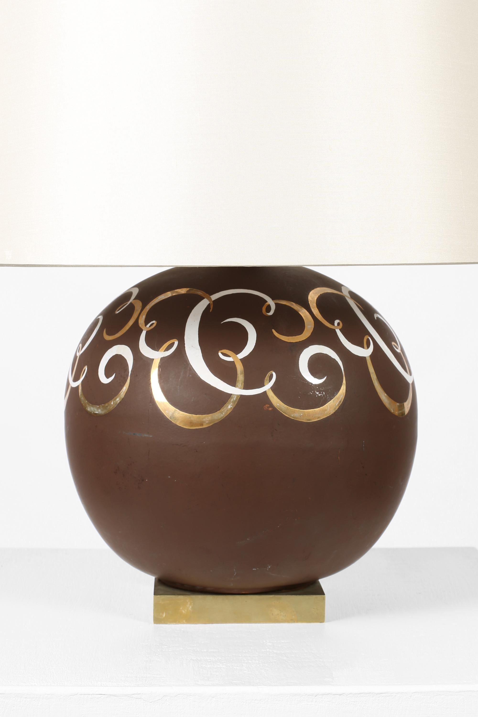 Französische Art Deco 1940er Jahre emaillierte Boule Tischlampe im Angebot 2