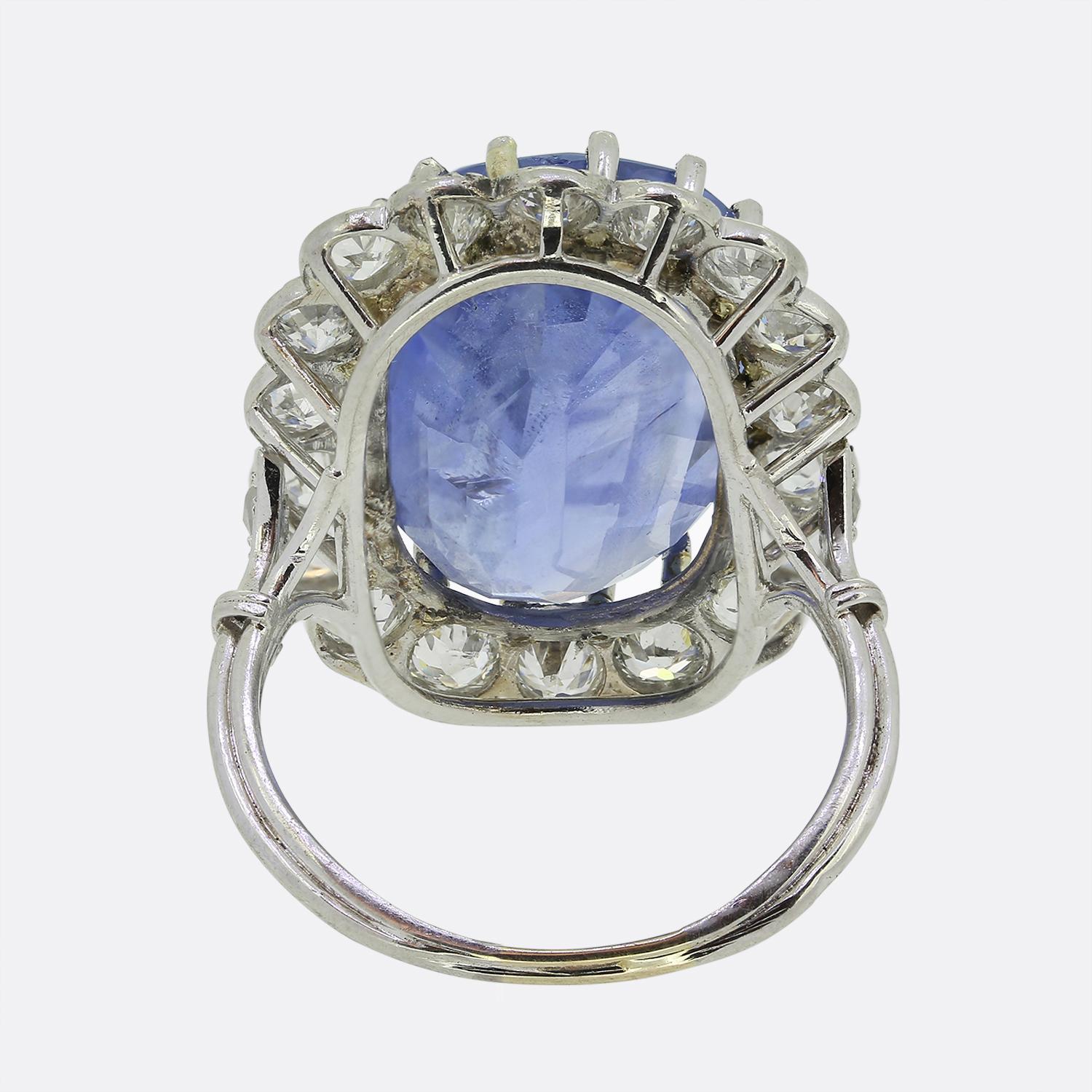 French Art Deco 20.63 Carat Unheated Ceylon Sapphire and Diamond Cluster Ring In Good Condition For Sale In London, GB