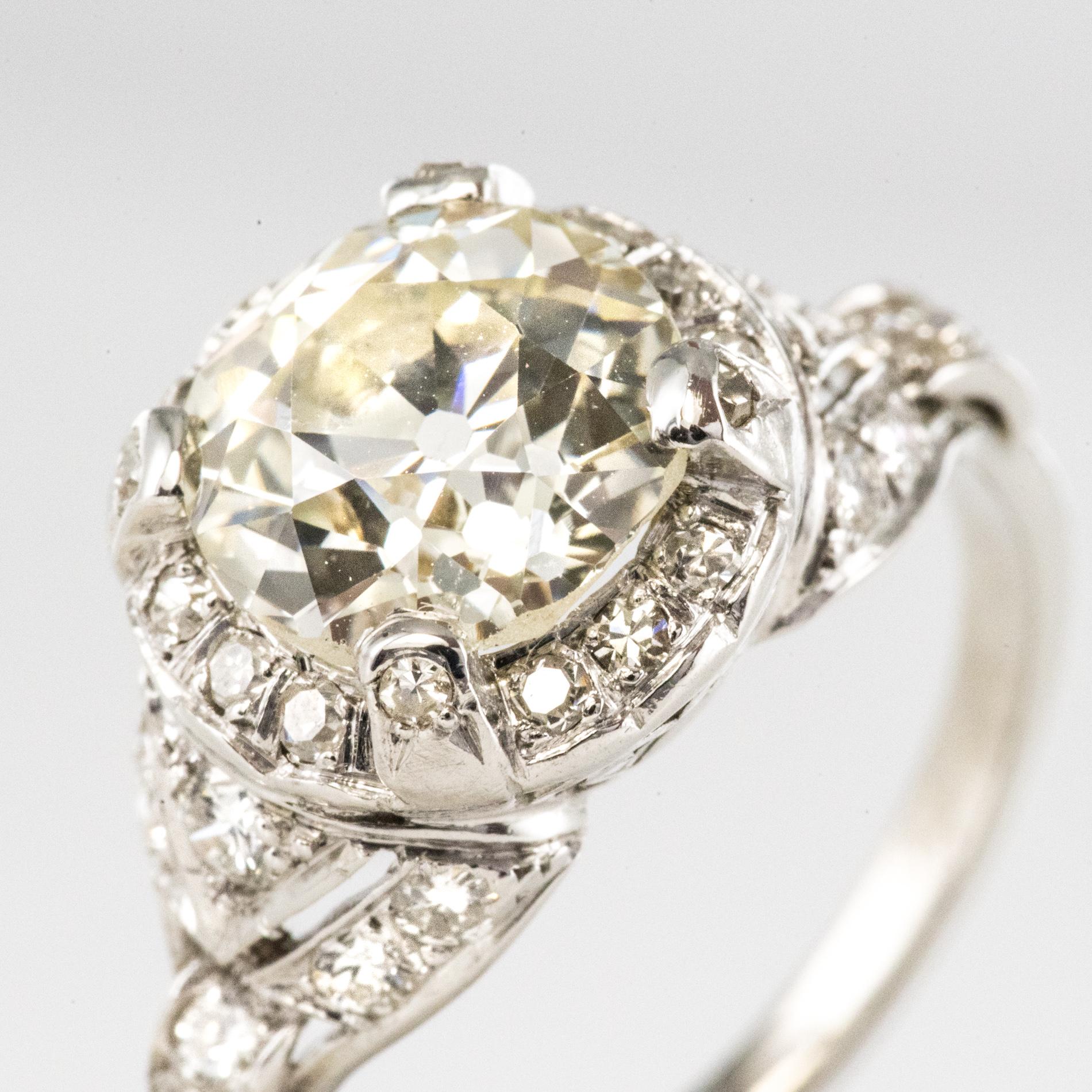 French Art Deco 2.59 Carat Diamonds Platinum Ring 2
