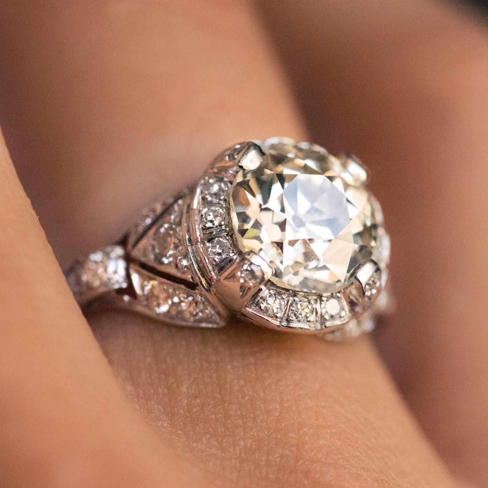 French Art Deco 2.59 Carat Diamonds Platinum Ring 3