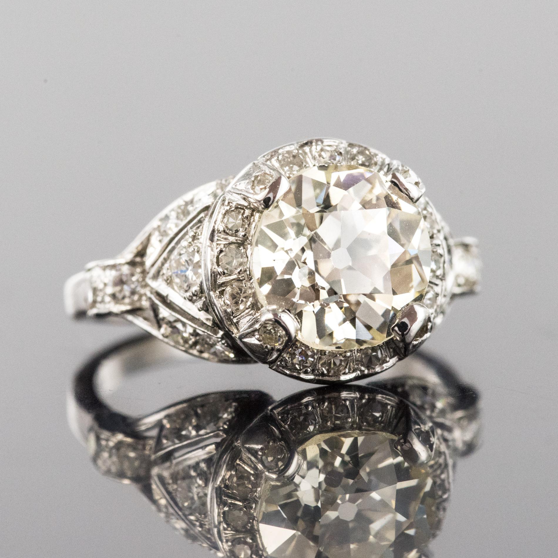 French Art Deco 2.59 Carat Diamonds Platinum Ring 4