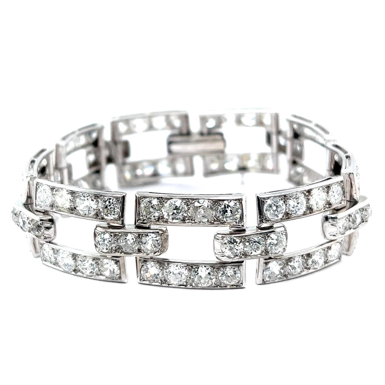 French Art Deco 26.10 Carats Old Mine Cut Diamonds Platinum Bracelet 1