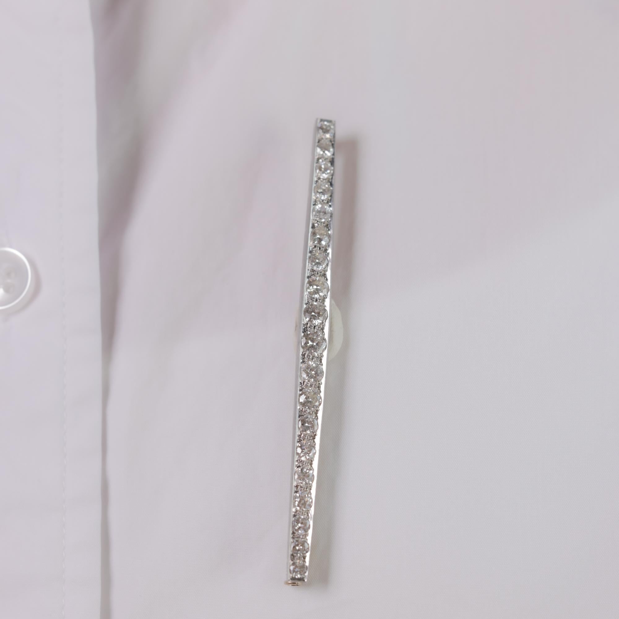French Art Deco 3 carat total weight diamond platinum bar brooch In Excellent Condition In Beverly Hills, CA