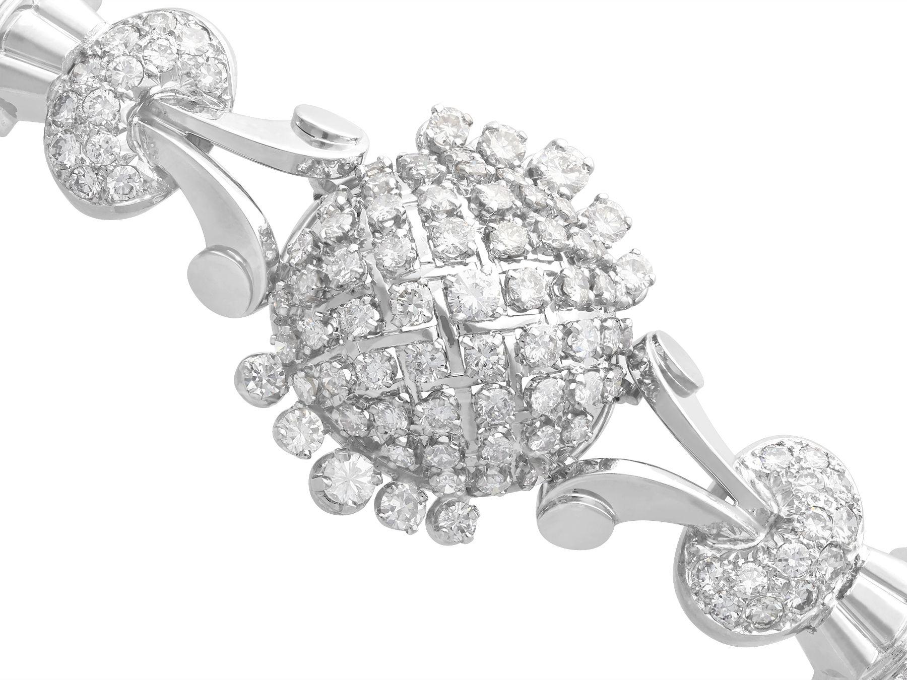 Französisches Art-déco-Armband mit 6,68 Karat Diamanten und Weißgold (Rundschliff) im Angebot