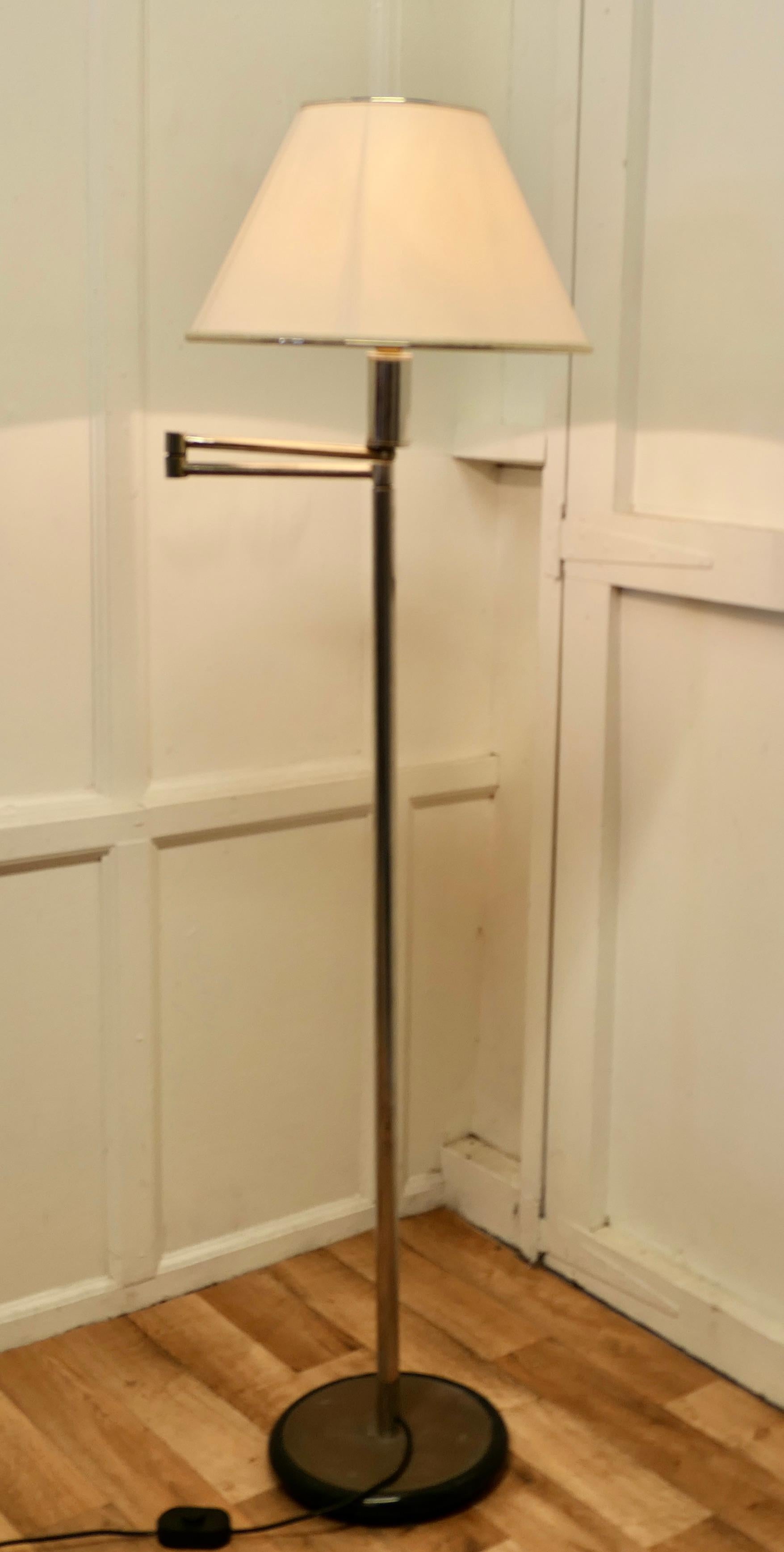 French Art Deco Adjustable Swing Arm Chrome and Brass Floor Lamp In Good Condition In Chillerton, Isle of Wight
