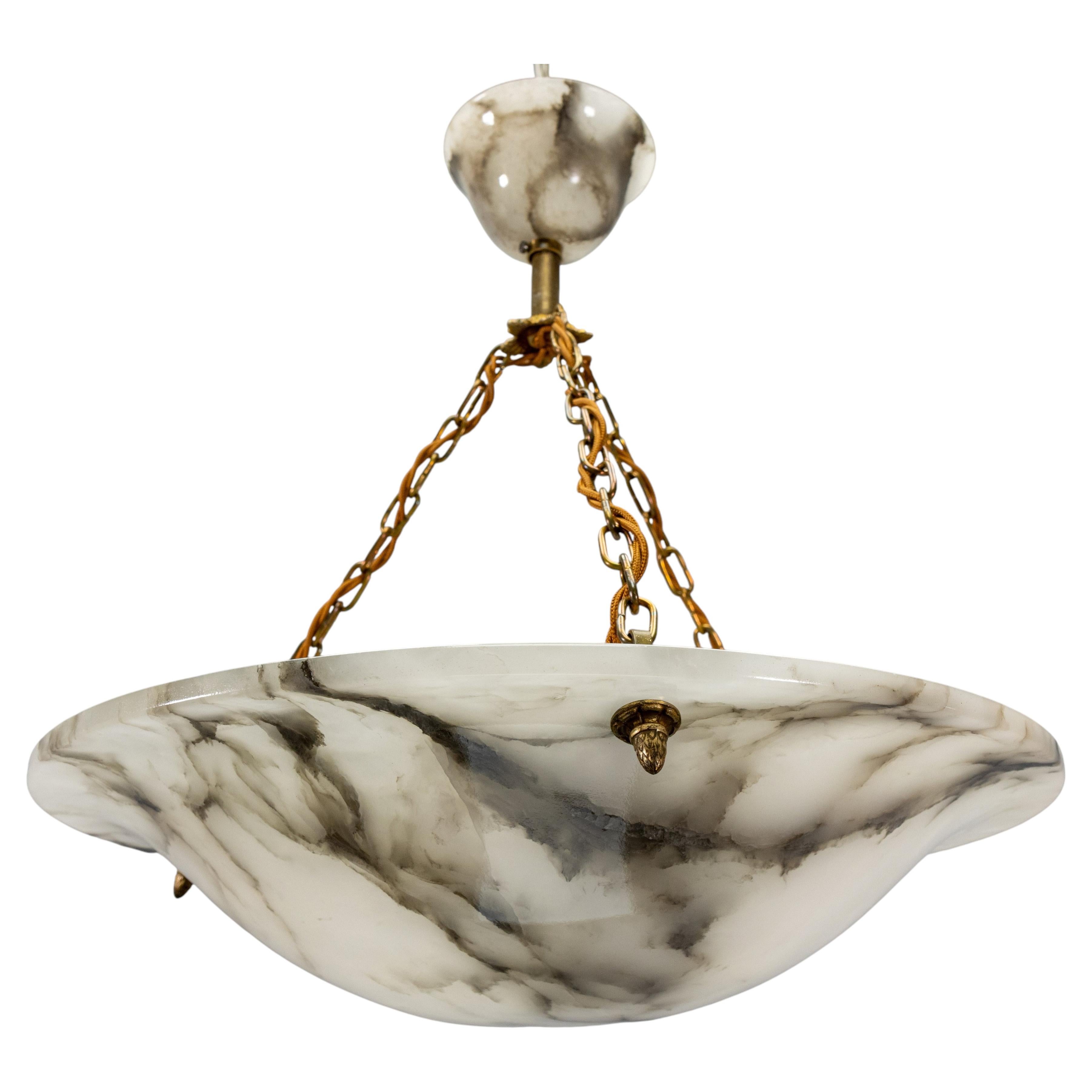 Französischer Art-déco-Kronleuchter aus Alabaster und Messing mit drei Leuchten, 1920