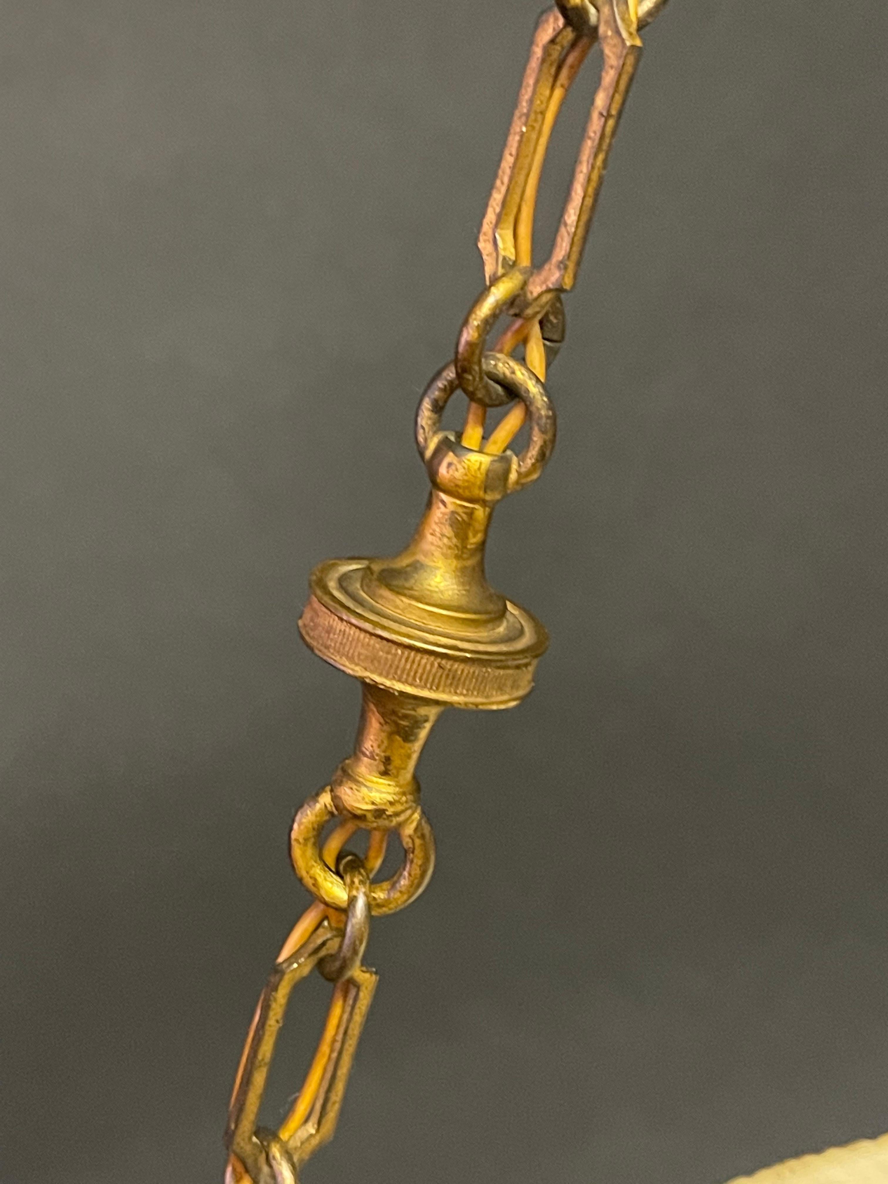 Lustre à suspension Art Déco français en albâtre et bronze, vers 1925 en vente 3