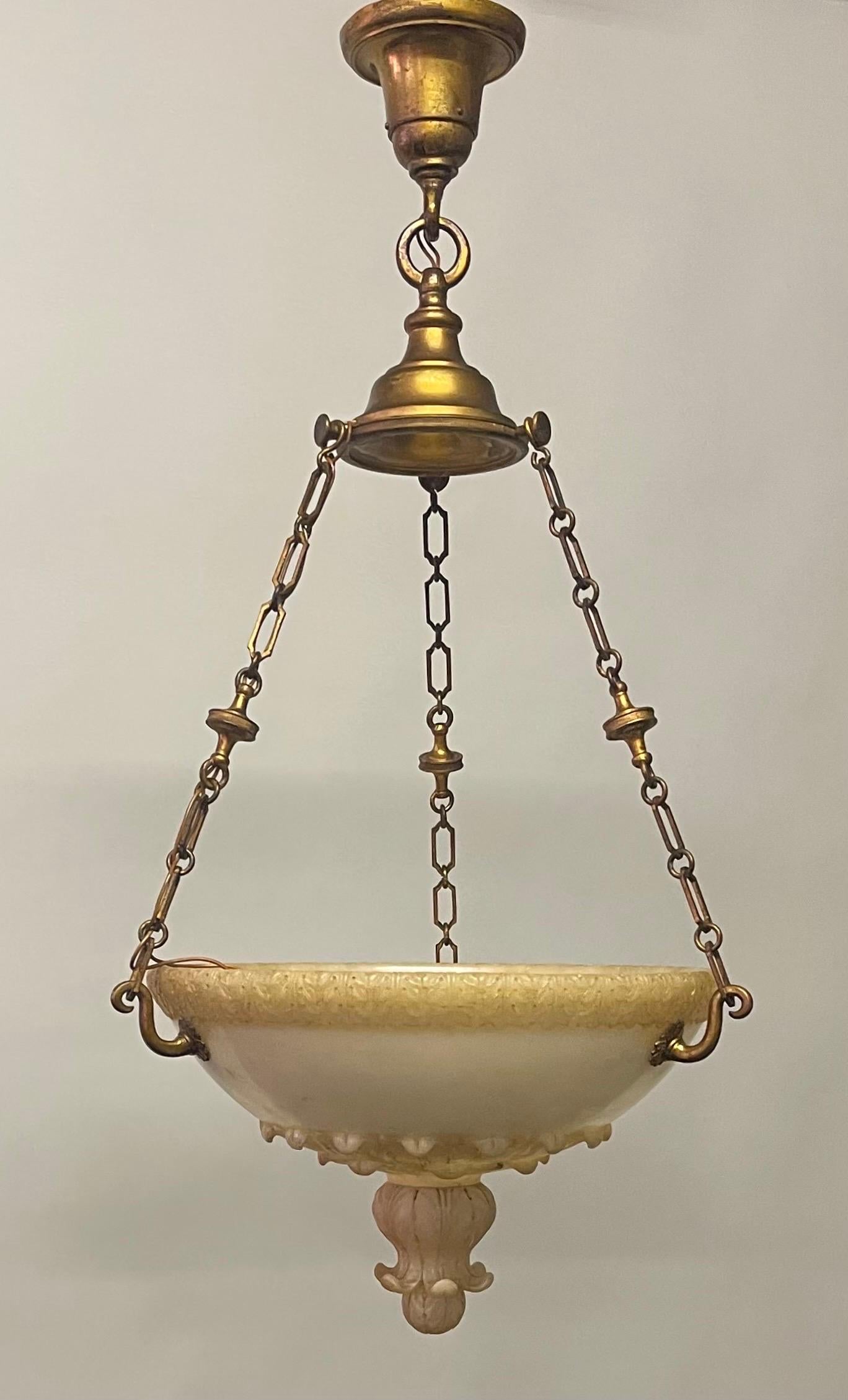 A beautiful French alabaster pendant with bronze mounting, circa 1925.
Socket: 1 x E 27 for standard screw bulbs.

 