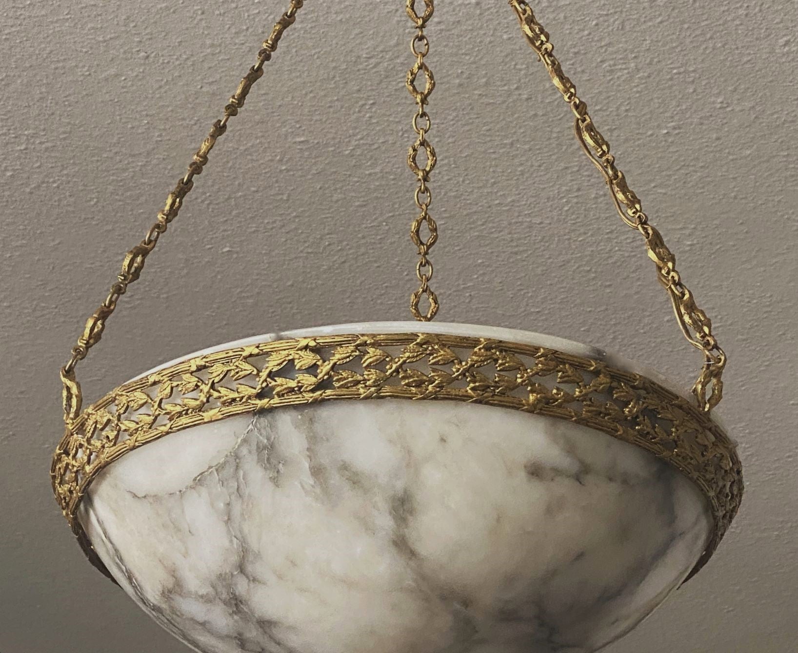 Lámpara colgante francesa Art Déco de bronce alabastro, París, 1910-1920 en venta 6