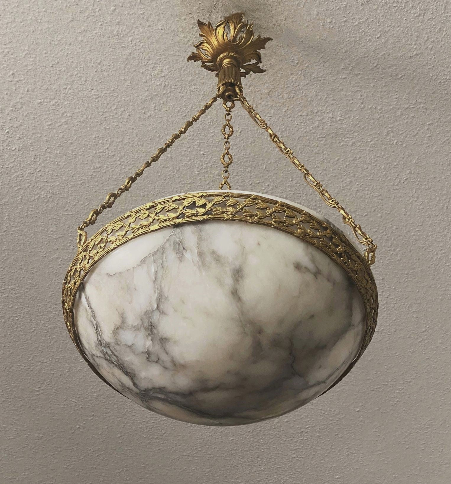 Lámpara colgante francesa Art Déco de bronce alabastro, París, 1910-1920 siglo XX en venta