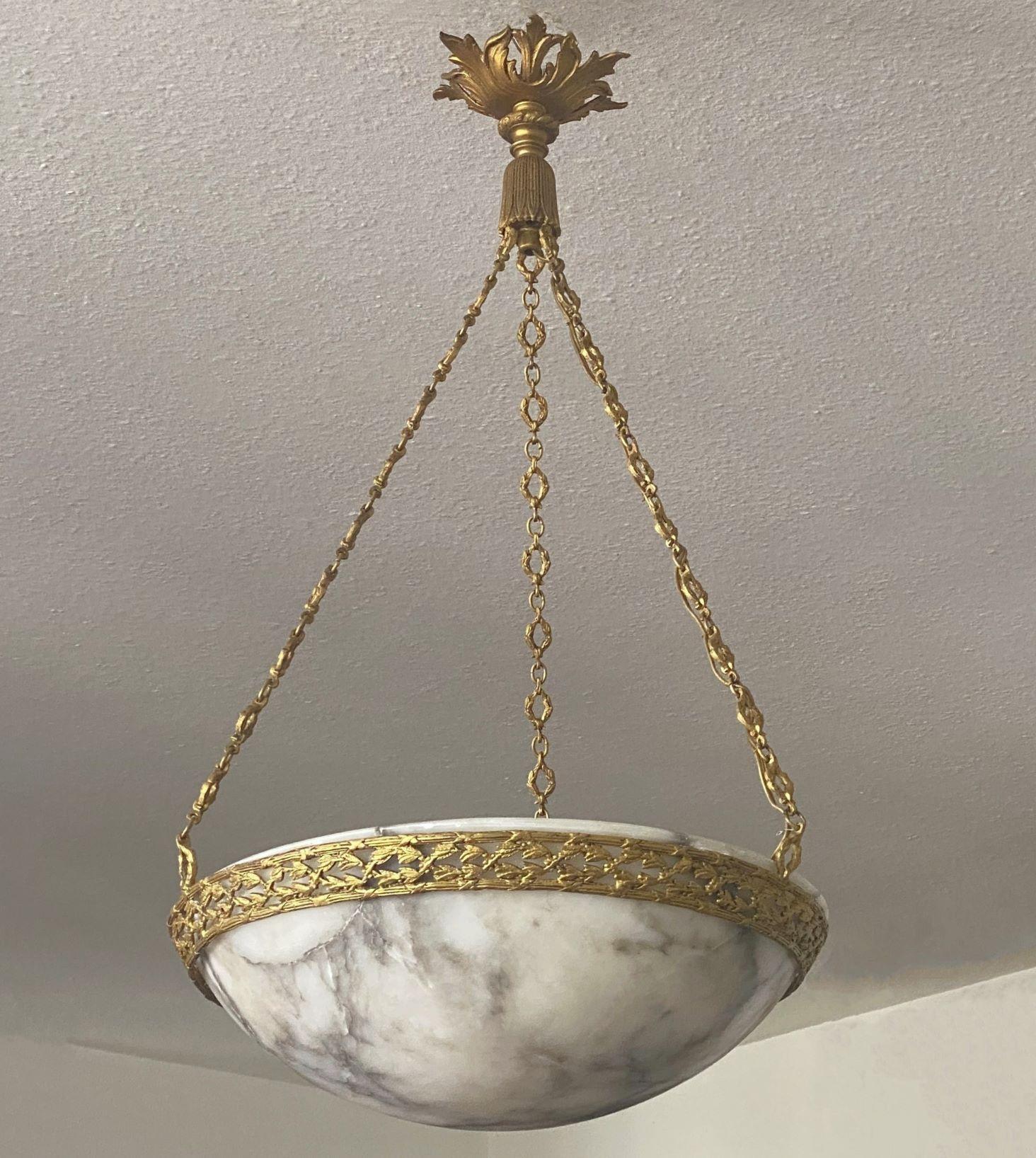 French Art Deco Alabaster Bronze Chandelier Pendant, Paris, 1910-1920 For Sale 1