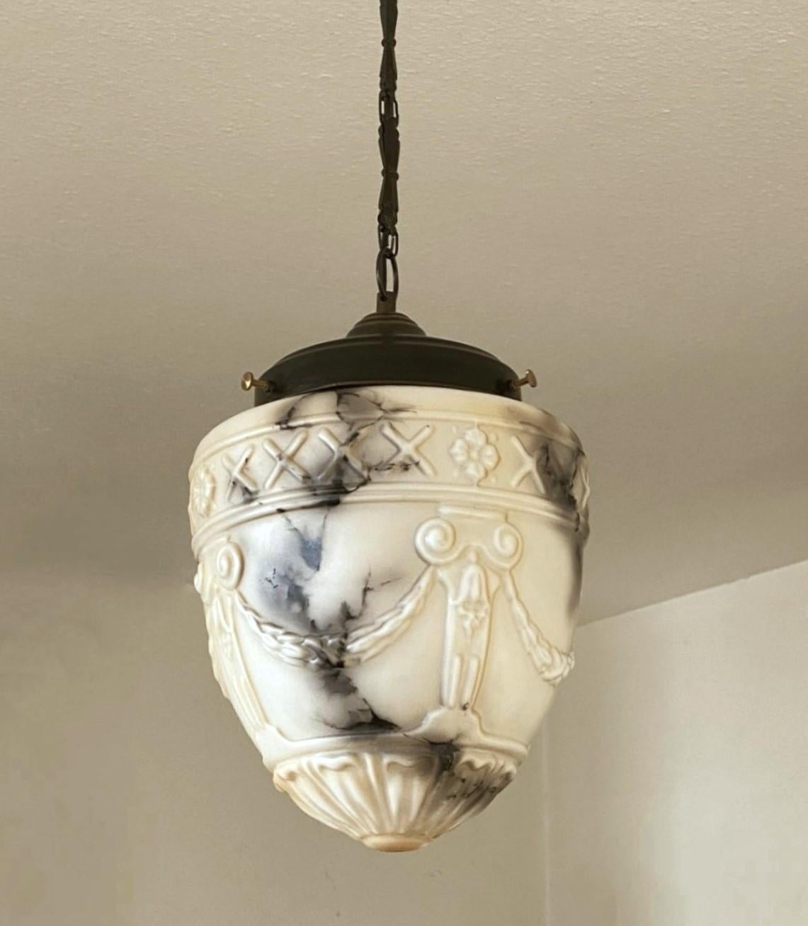 French Art Deco Alabaster Looking High-Releaf Glass Pendant Lantern, 1920-1930 In Good Condition For Sale In Frankfurt am Main, DE