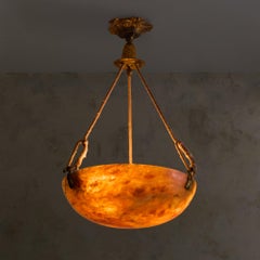 Französischer Art-déco-Anhänger aus Alabaster, 1930er Jahre