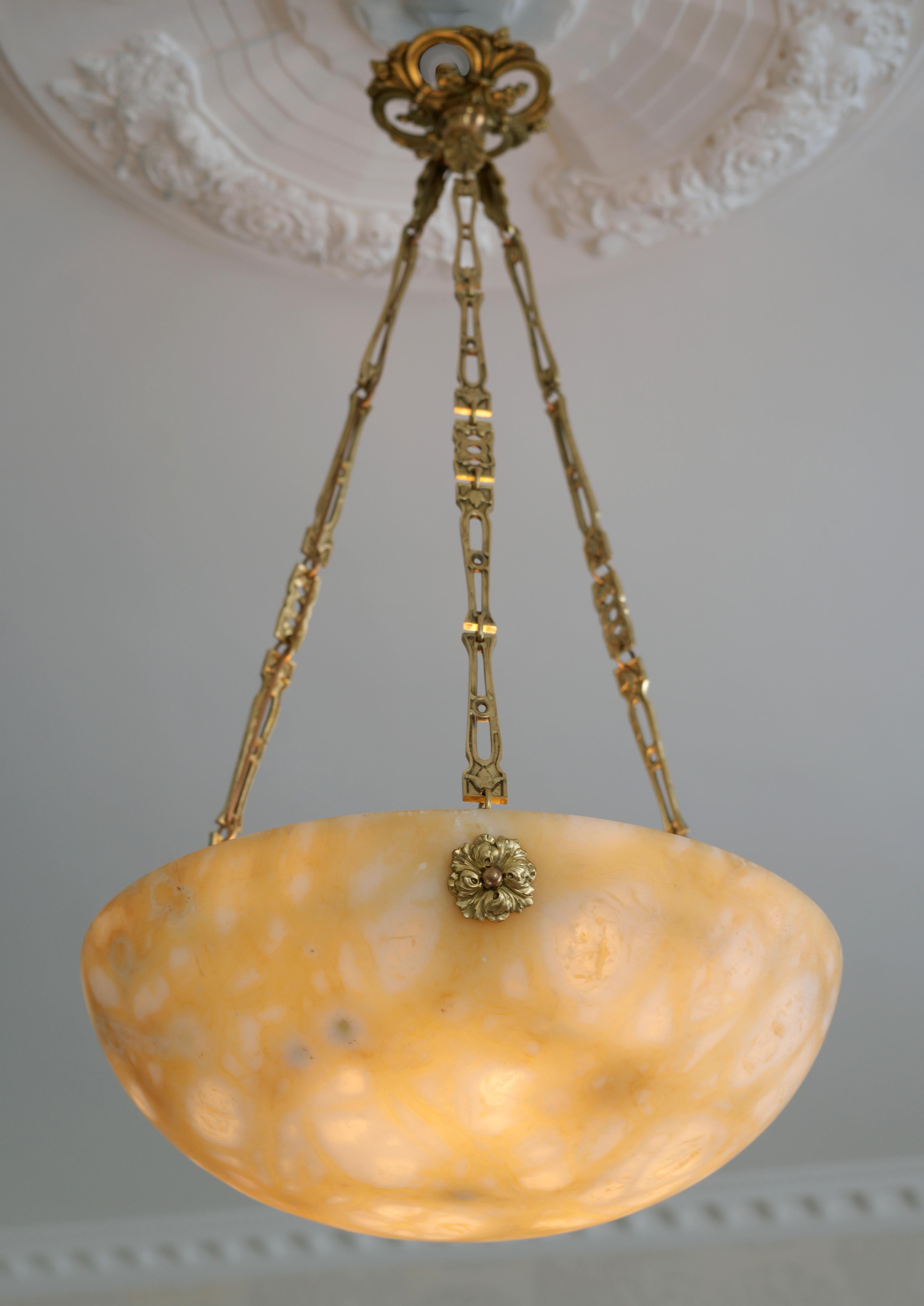 Lampadario a sospensione in alabastro Art Déco francese, 1915-1920 in vendita 2
