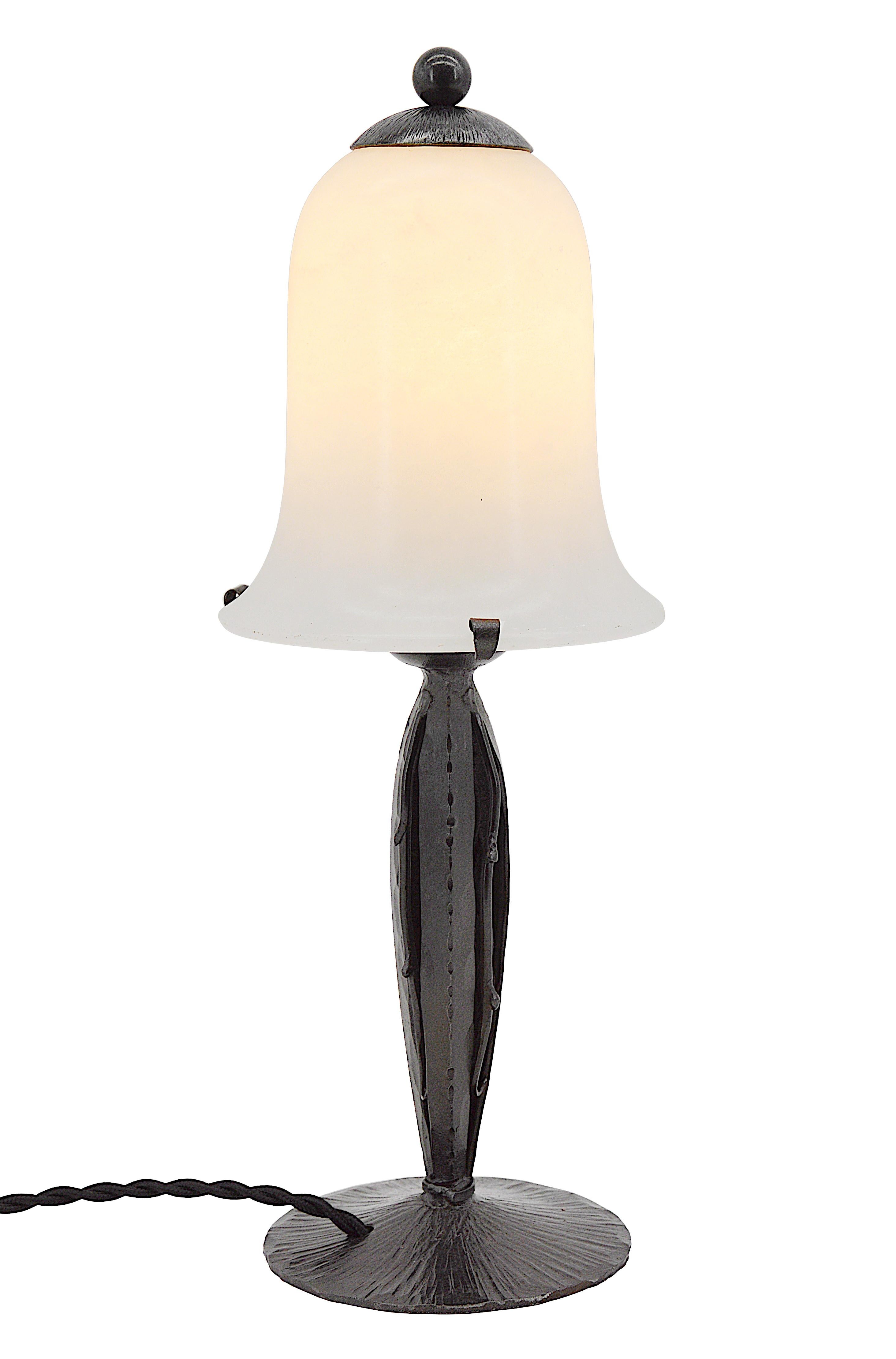 Lampe de table Art déco française en albâtre, 1920 en vente 1