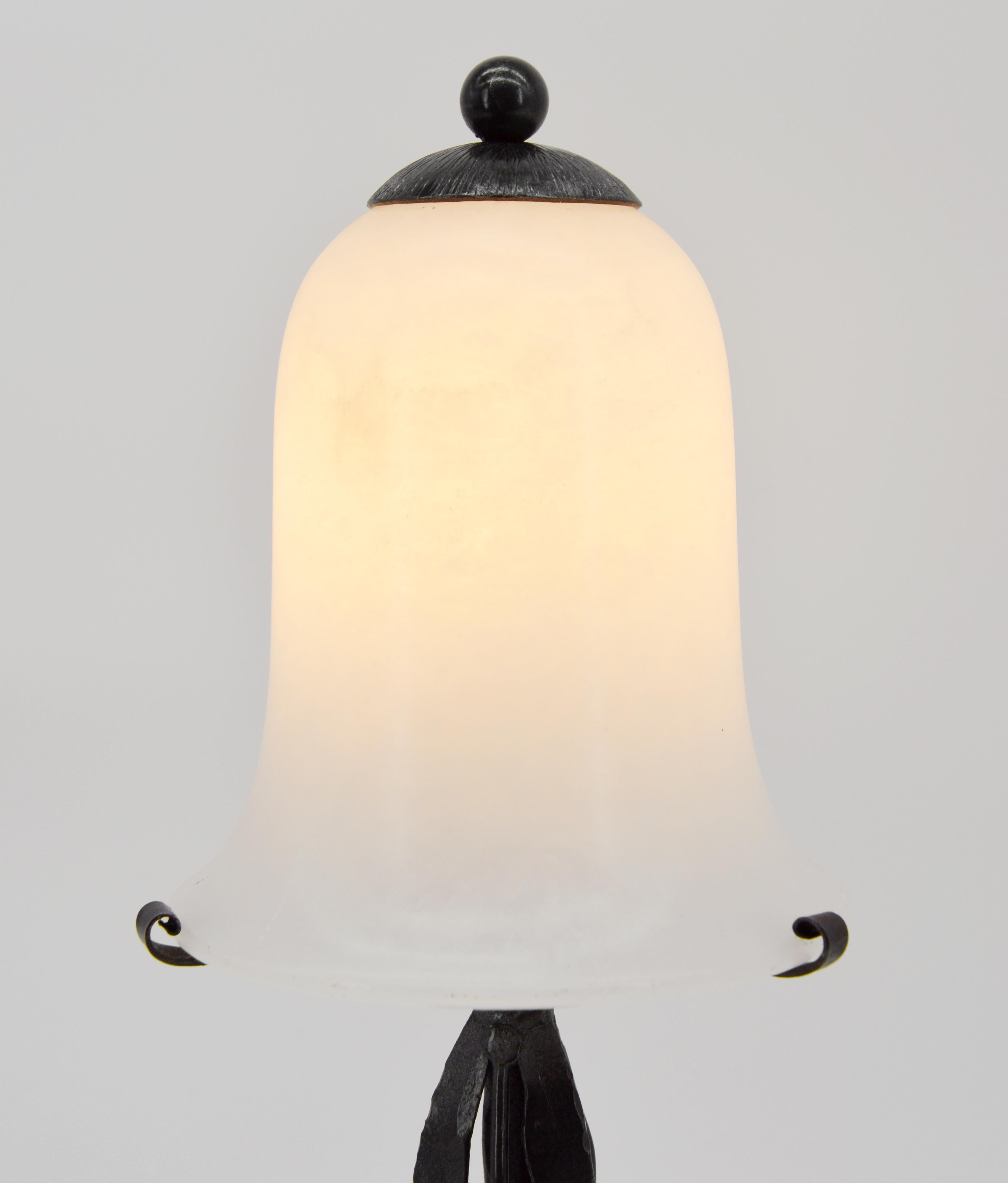 Early 20th Century French Art Deco Alabaster Table Lamp, 1920s For Sale