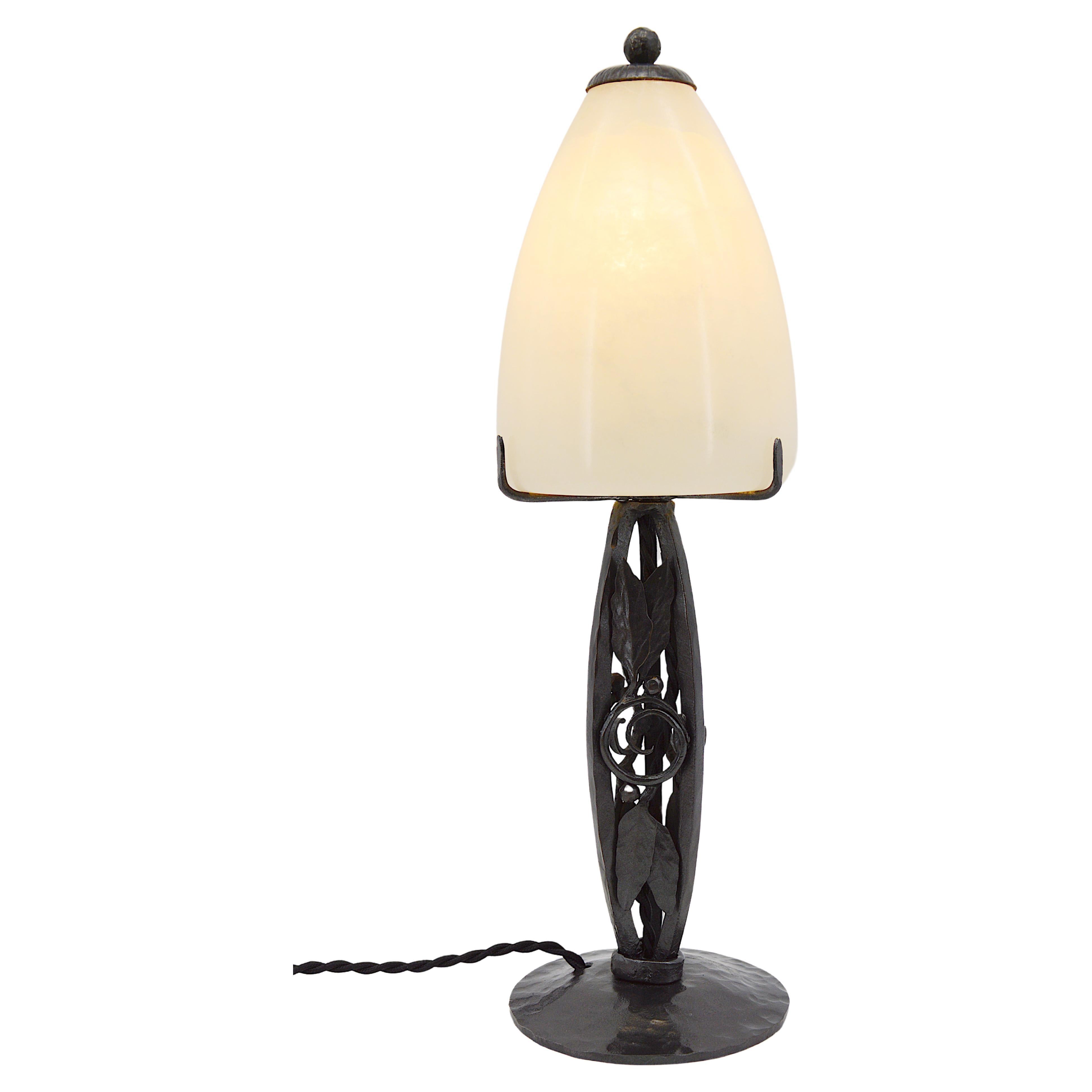 Lampe de table Art déco française en albâtre, années 1920 en vente