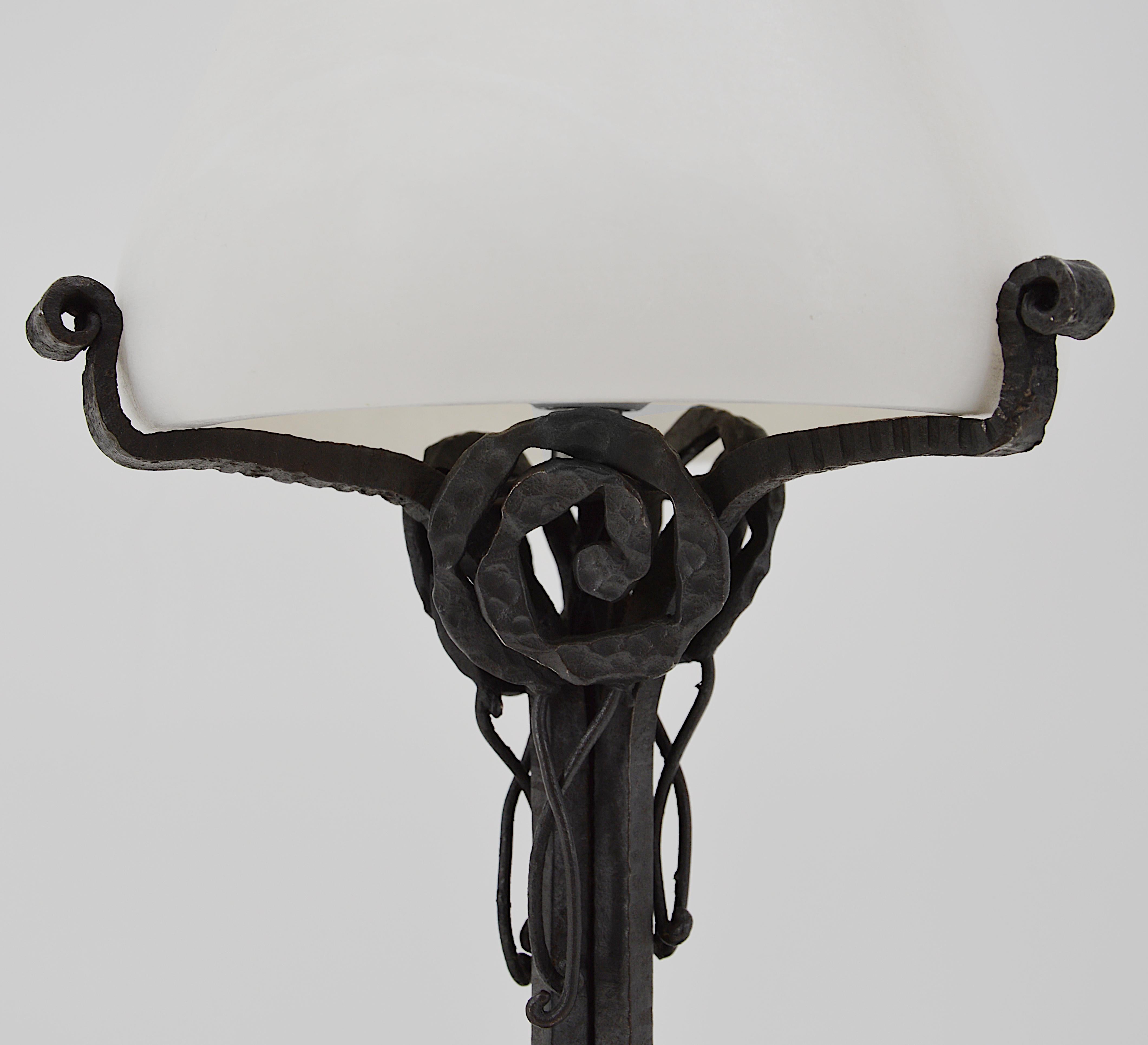 Début du 20ème siècle Lampe de table Art déco française en albâtre, 1925 en vente