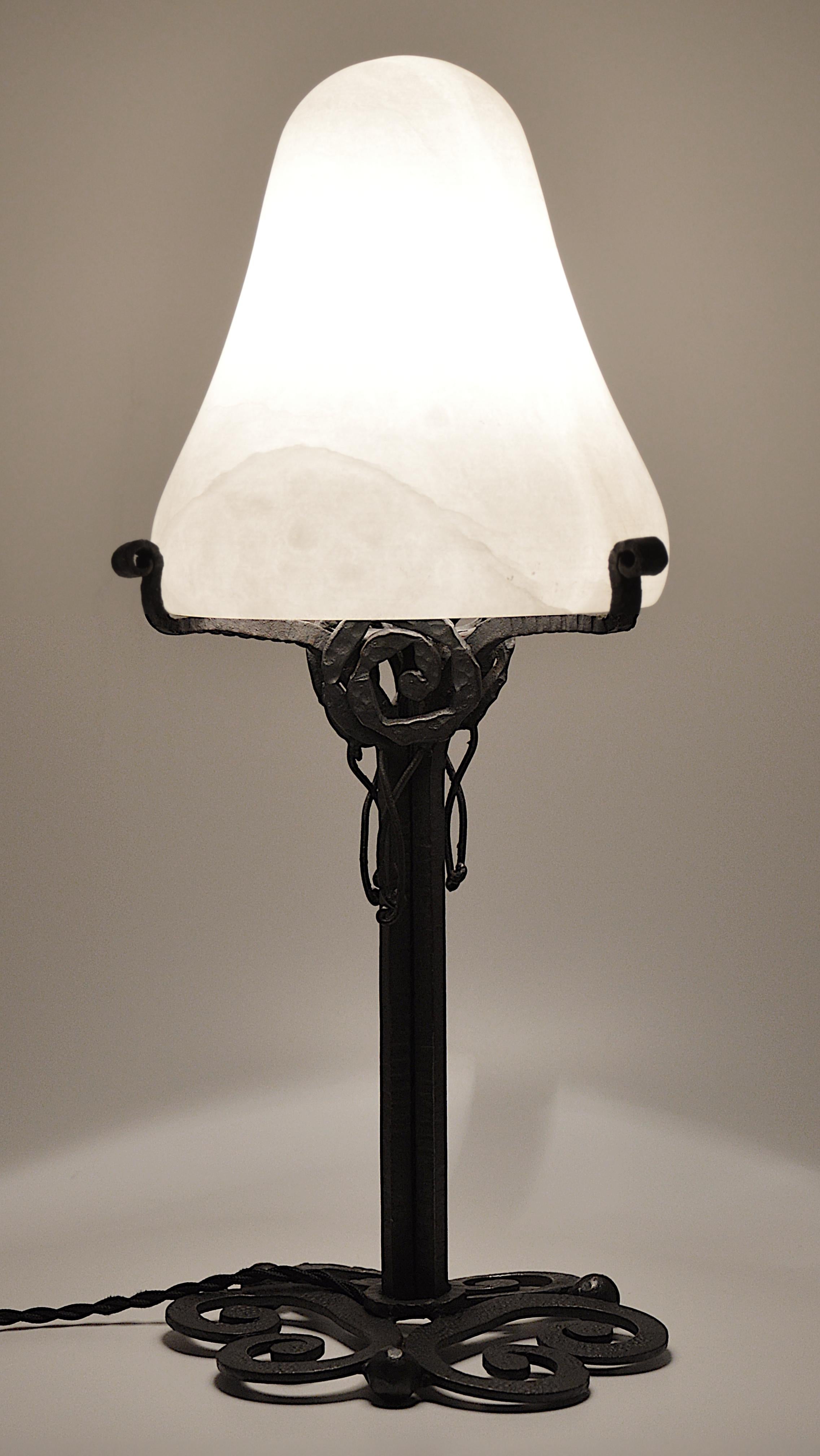 Lampe de table Art déco française en albâtre, 1925 en vente 2