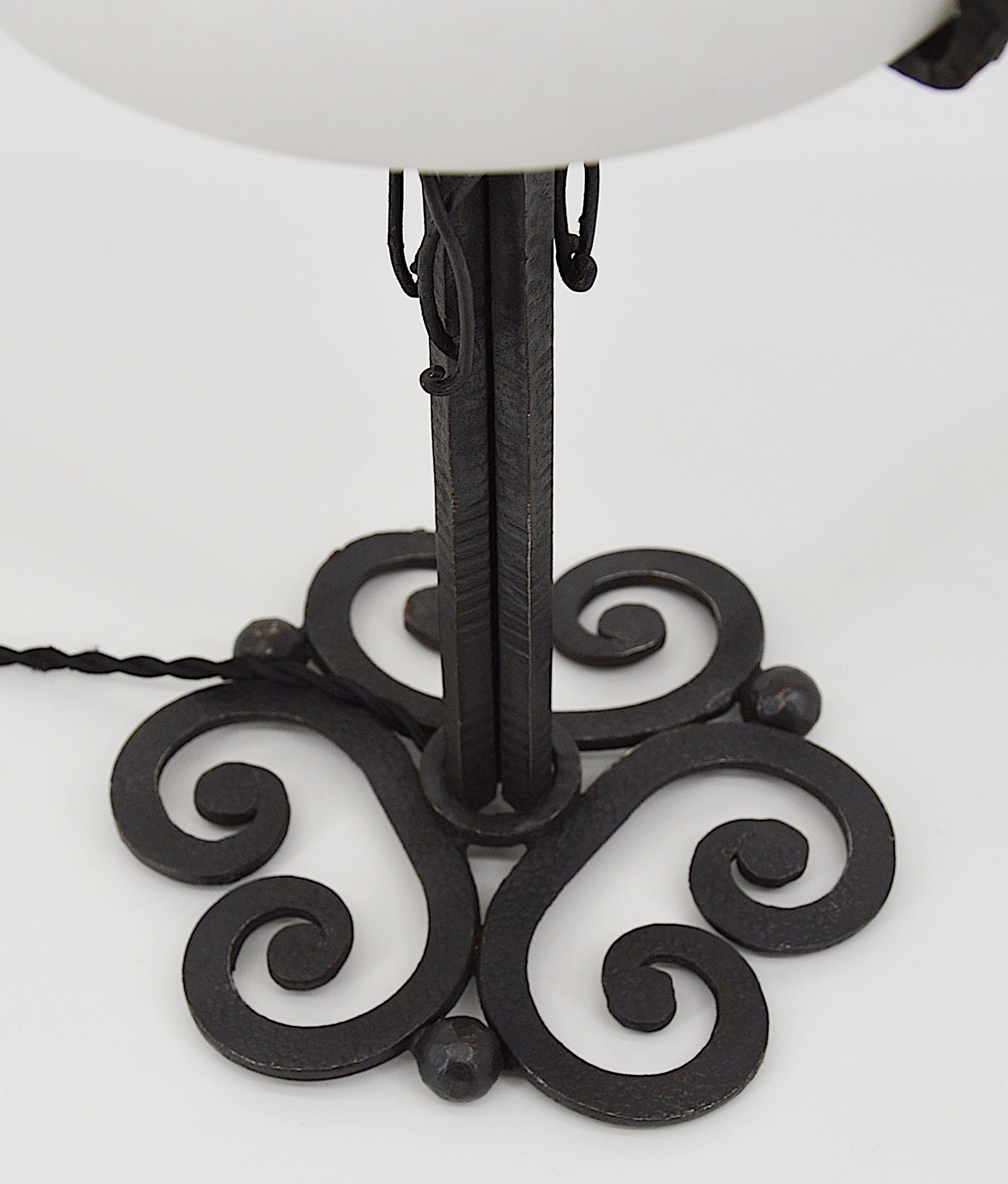 Lampe de table Art déco française en albâtre, 1925 en vente 3