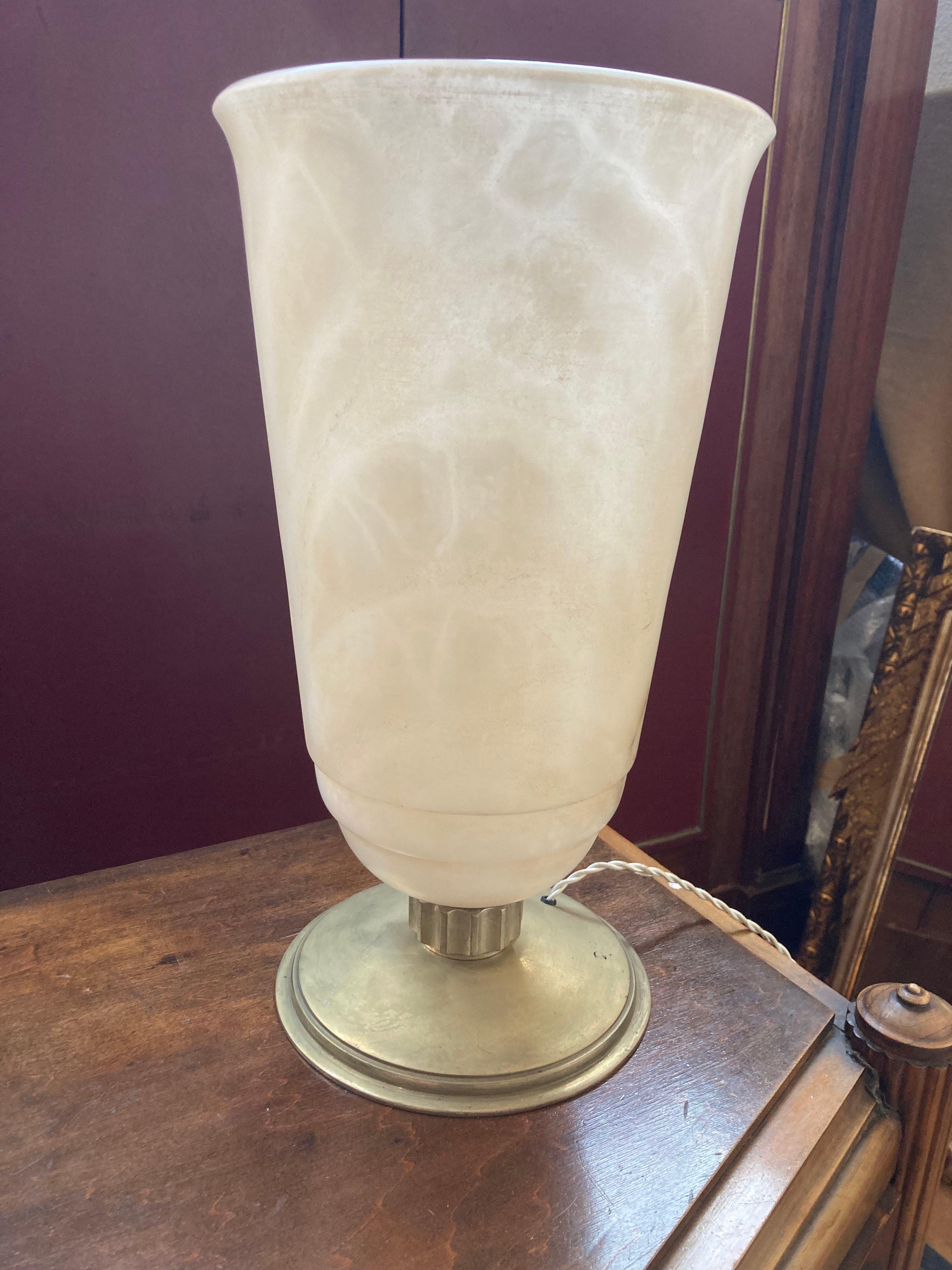 French Alabaster table lamp . Nickel plated. Art Déco style.
These Alabaster lamps were originally designed by E.Jacques Ruhlmann in the 1920s and were part of luxury liners and luxury hotels.
Beautifully grained thick-walled Alabaster.
Nickel