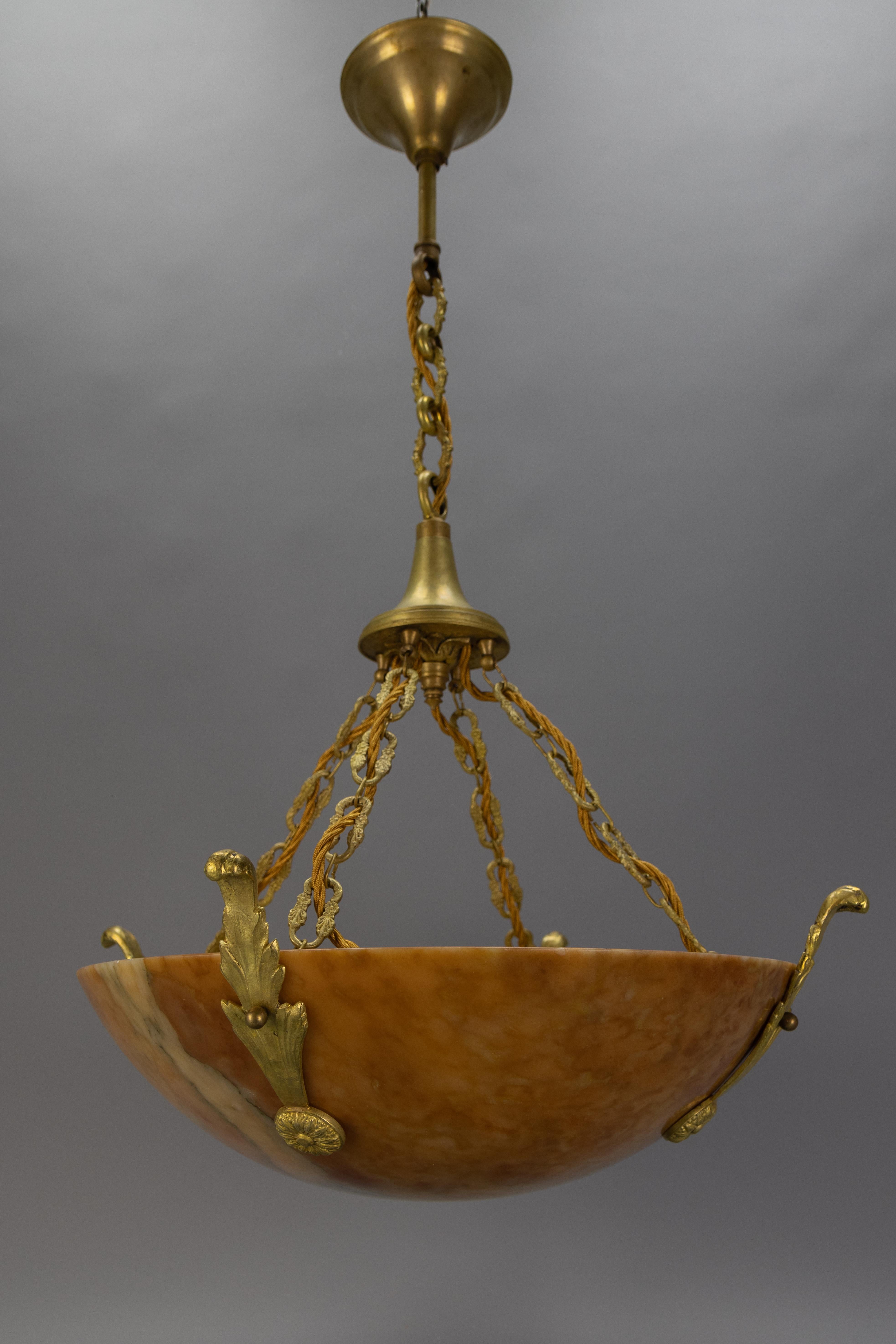Lampada a sospensione in bronzo e alabastro color ambra Art Deco francese, circa 1920 in vendita 11