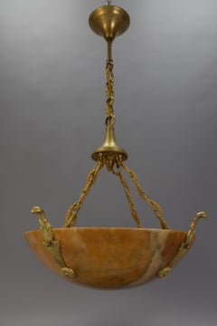 Lampada a sospensione in bronzo e alabastro color ambra Art Deco francese, circa 1920